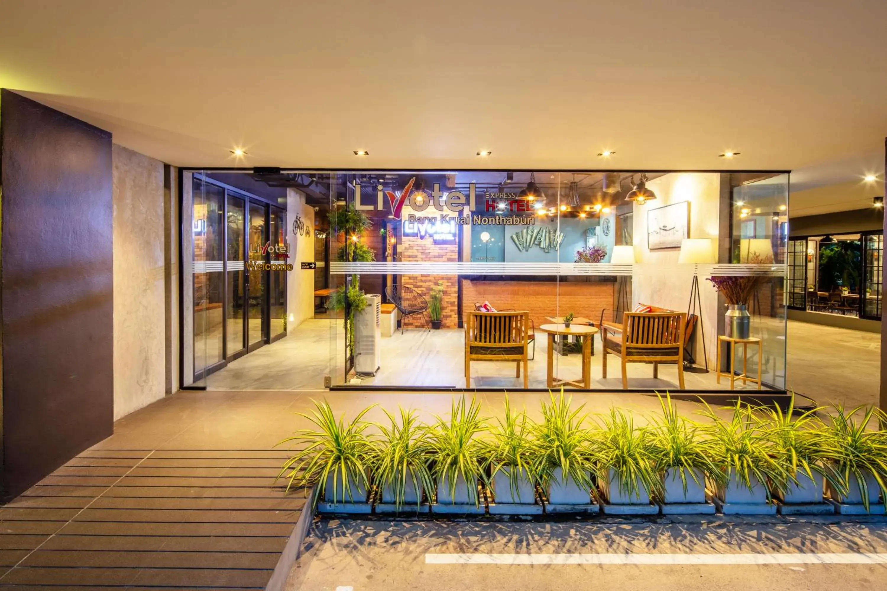 Facade/entrance in Livotel Express Hotel Bang Kruai Nonthaburi - No Parking Facade/entrance in Livotel Express Hotel Bang Kruai Nonthaburi - No Parking