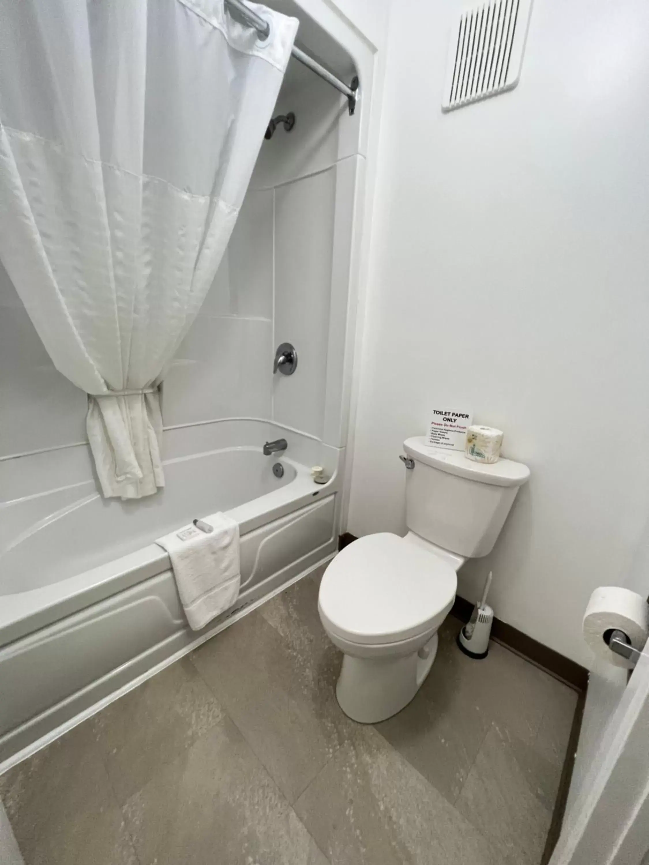 Bathroom in Travelodge by Wyndham Cochrane