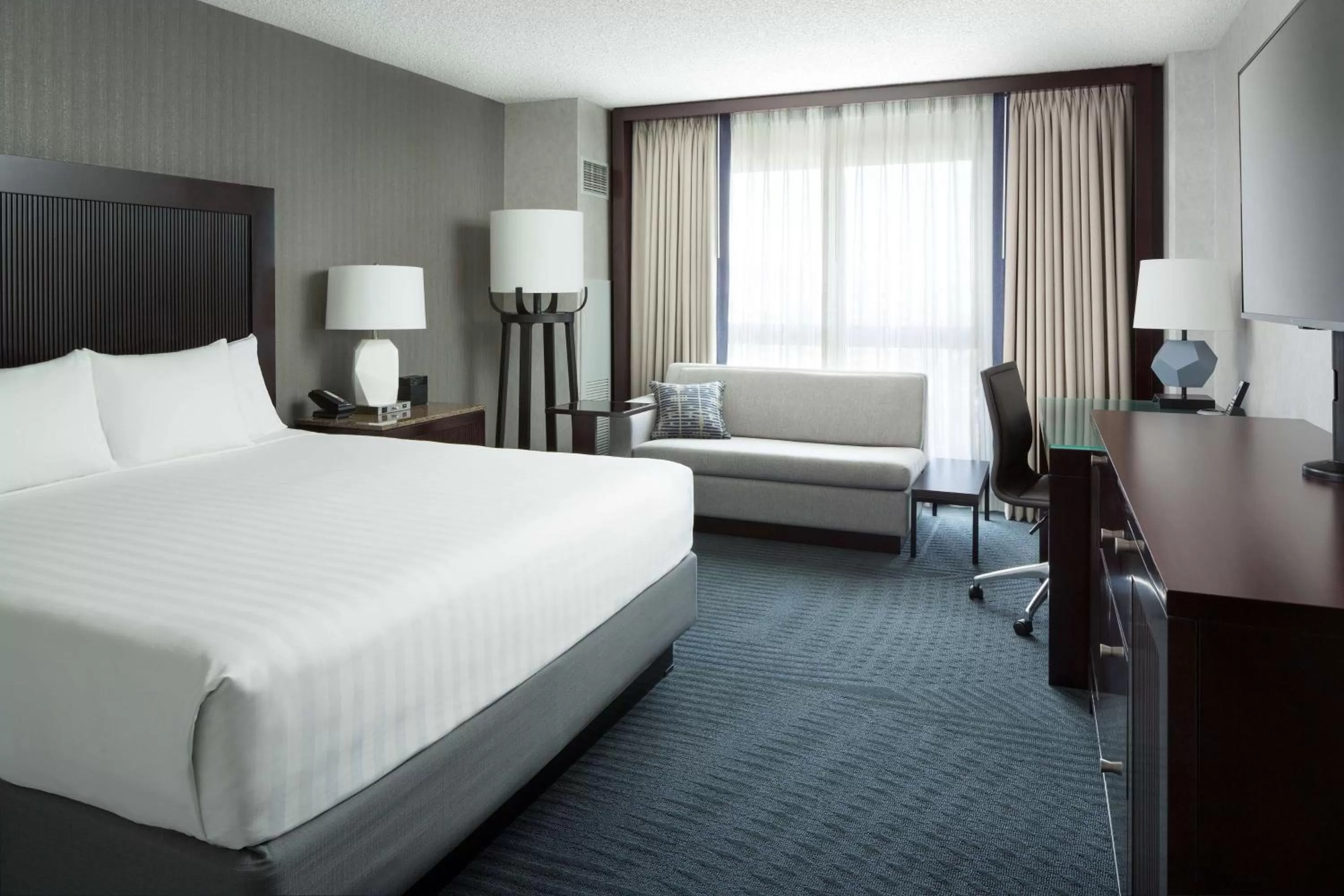 Photo of the whole room, Bed in Hyatt Regency San Francisco Airport