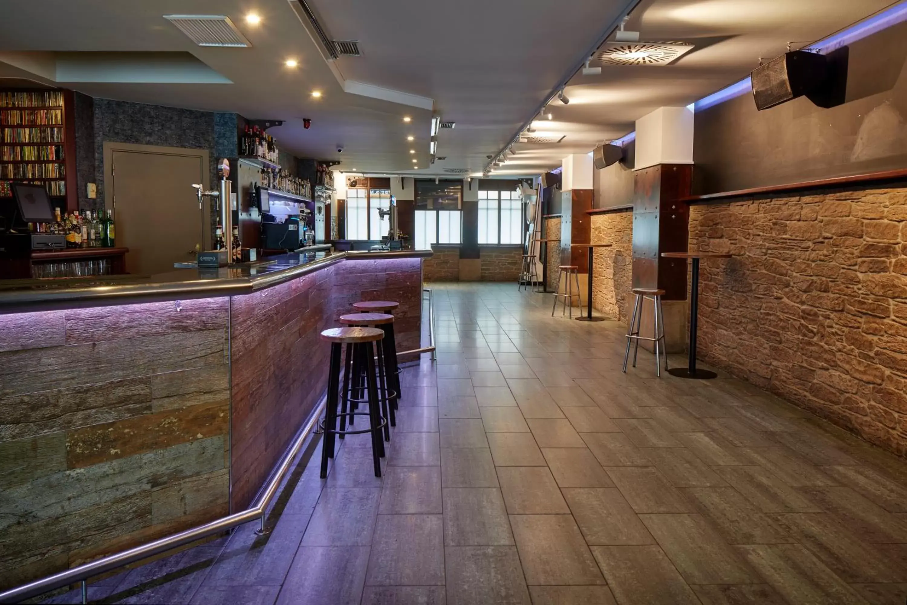 Lounge or bar in IRAIPE Ongi Hotel Auto Check-in Lounge or bar in IRAIPE Ongi Hotel Auto Check-in