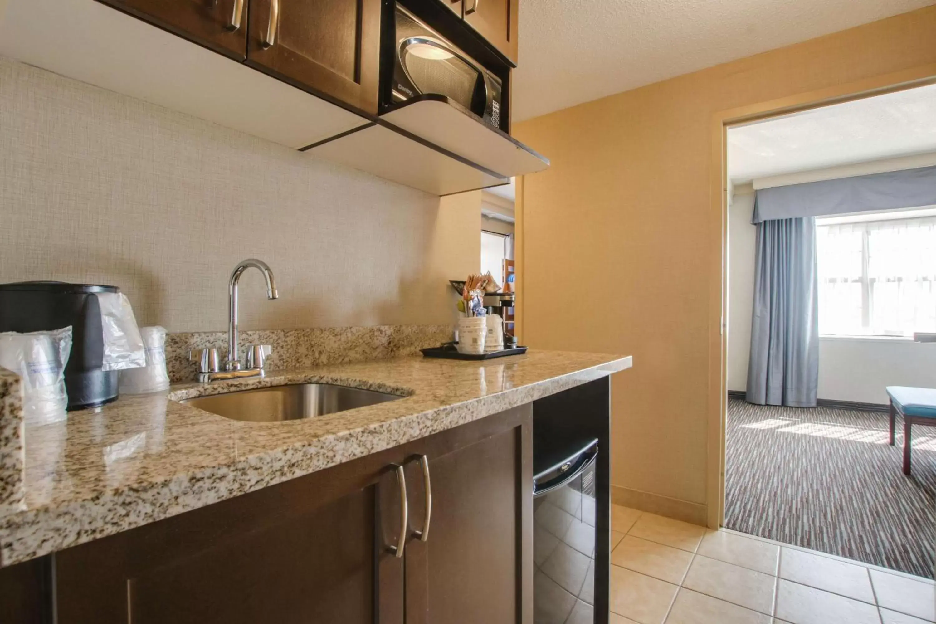 Bedroom in Best Western Brantford Hotel and Conference Centre Bedroom in Best Western Brantford Hotel and Conference Centre