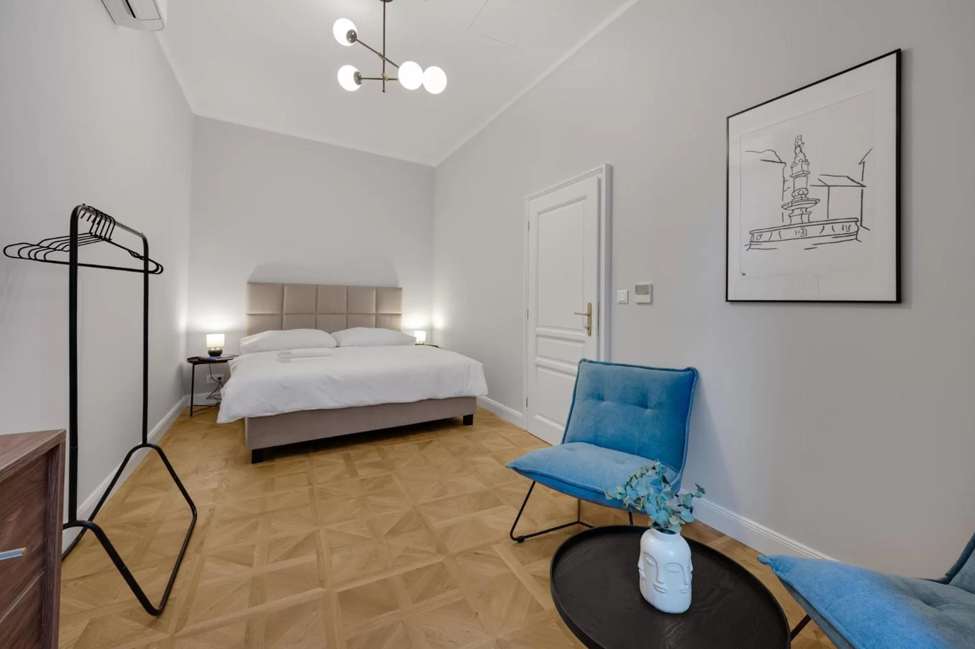 Bedroom, Bed in Palace Apartments