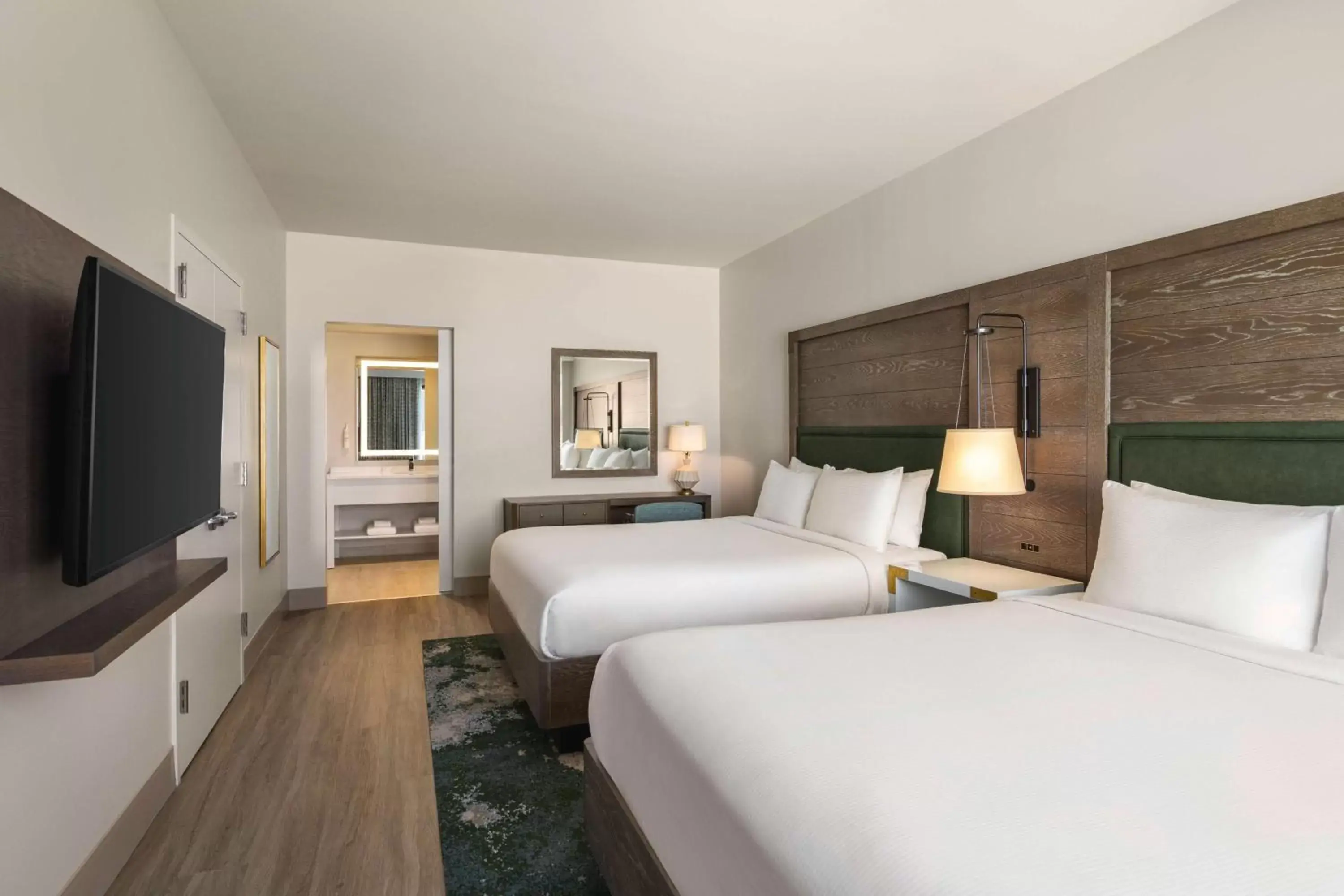 Bathroom, Bed in Embassy Suites By Hilton Panama City Beach Resort