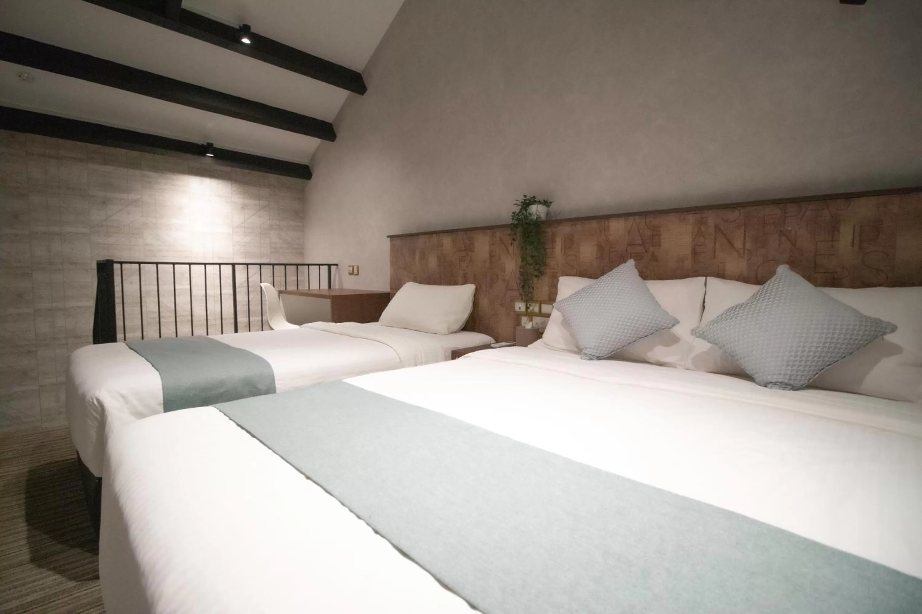 Bedroom in Harbour Ville Hotel - Hamilton