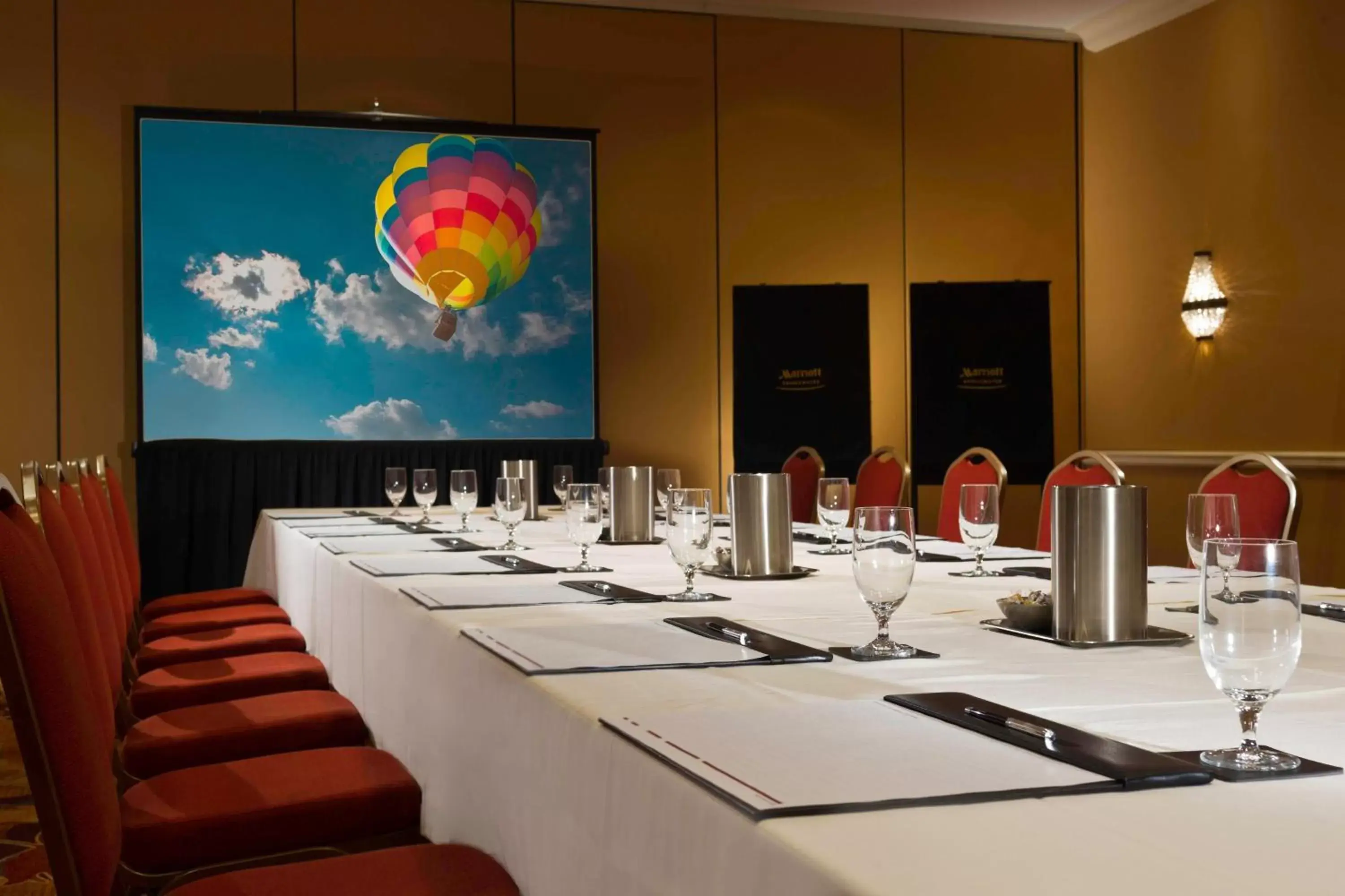 Meeting/conference room, Restaurant/Places to Eat in Bridgewater Marriott