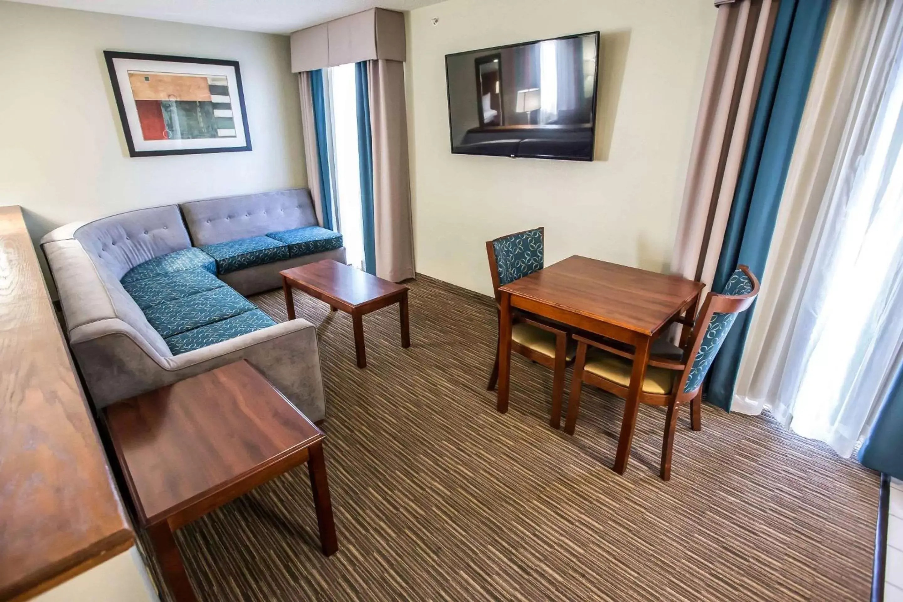 Photo of the whole room, Seating Area in Comfort Inn Schererville