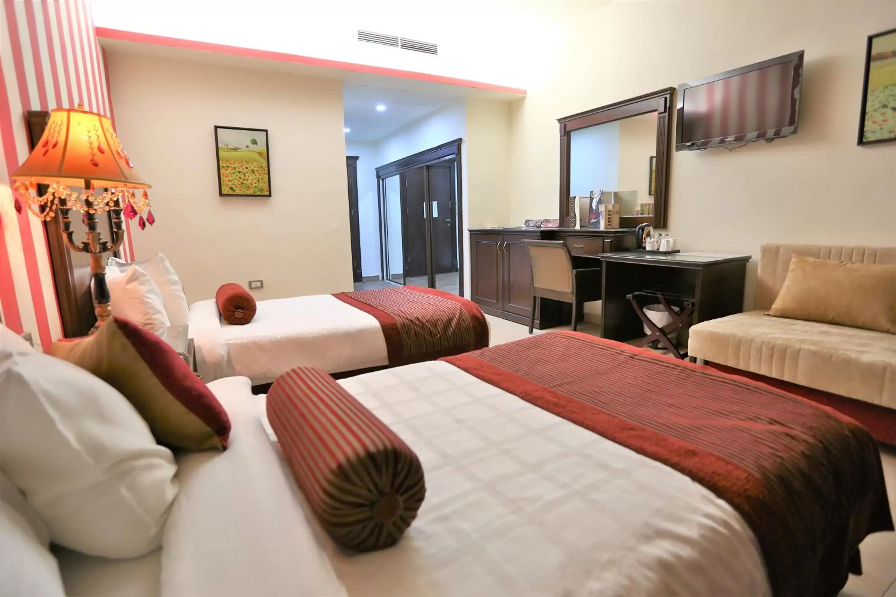 Photo of the whole room, Bed in Hisham Hotel Photo of the whole room, Bed in Hisham Hotel