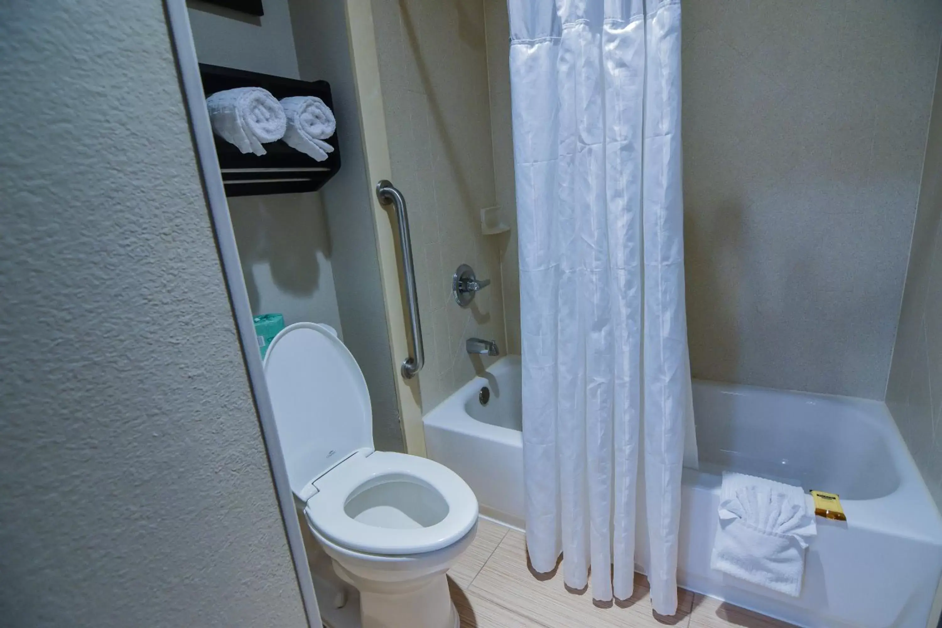 Bedroom, Bathroom in Best Western Plus Lafayette Hotel University Area