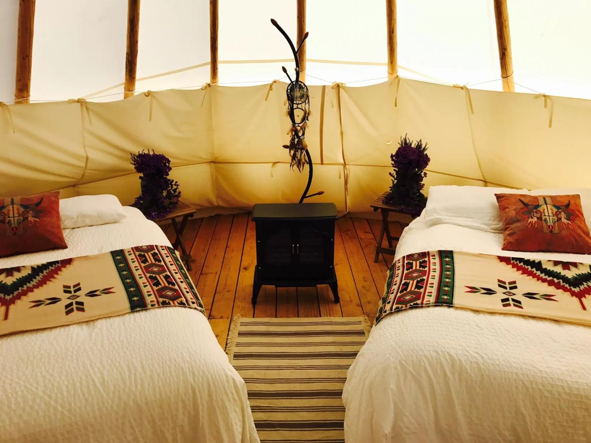 Bed in Olancha RV Park and Motel