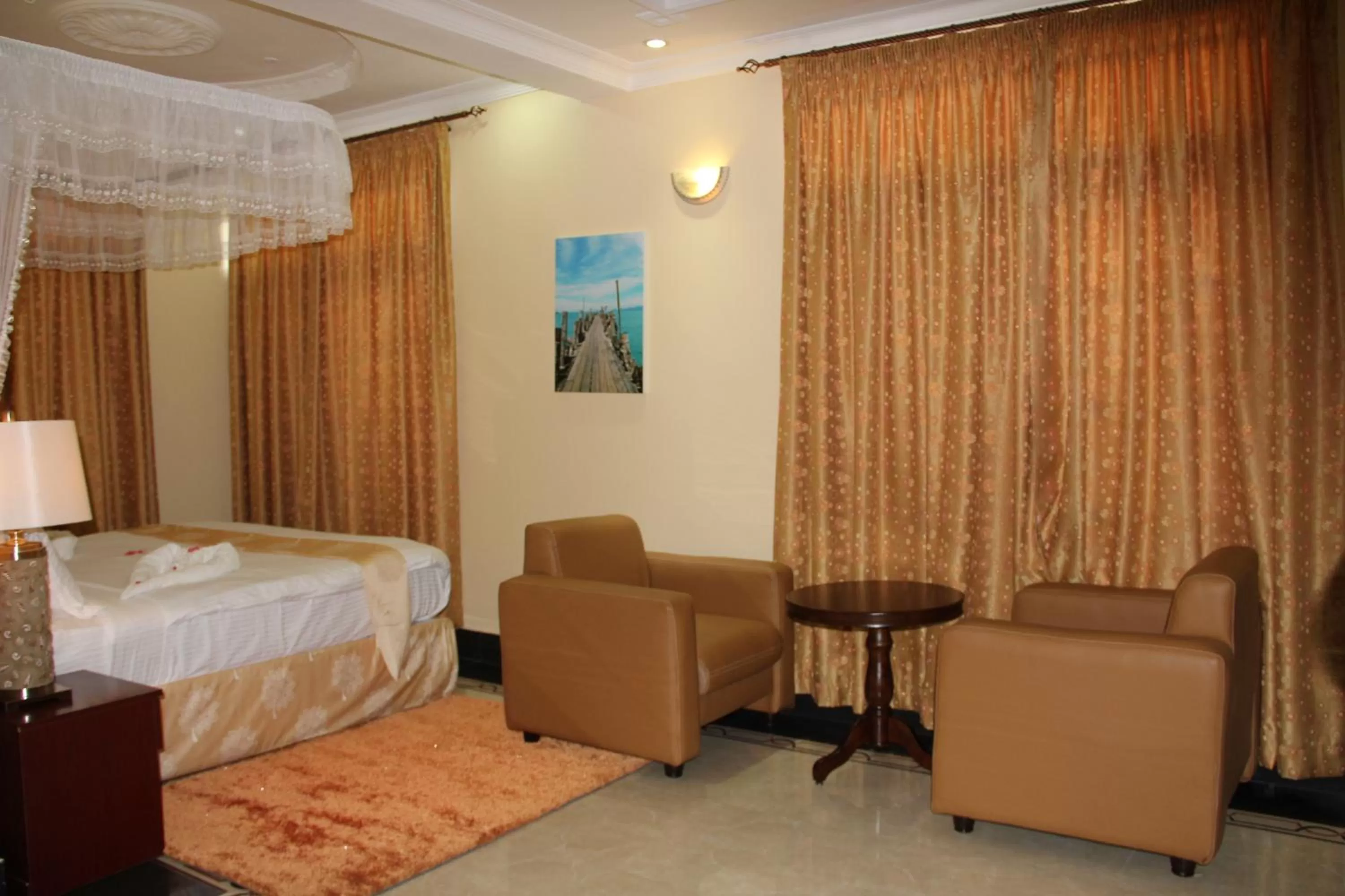 Photo of the whole room, Bed in Lantana Hotel