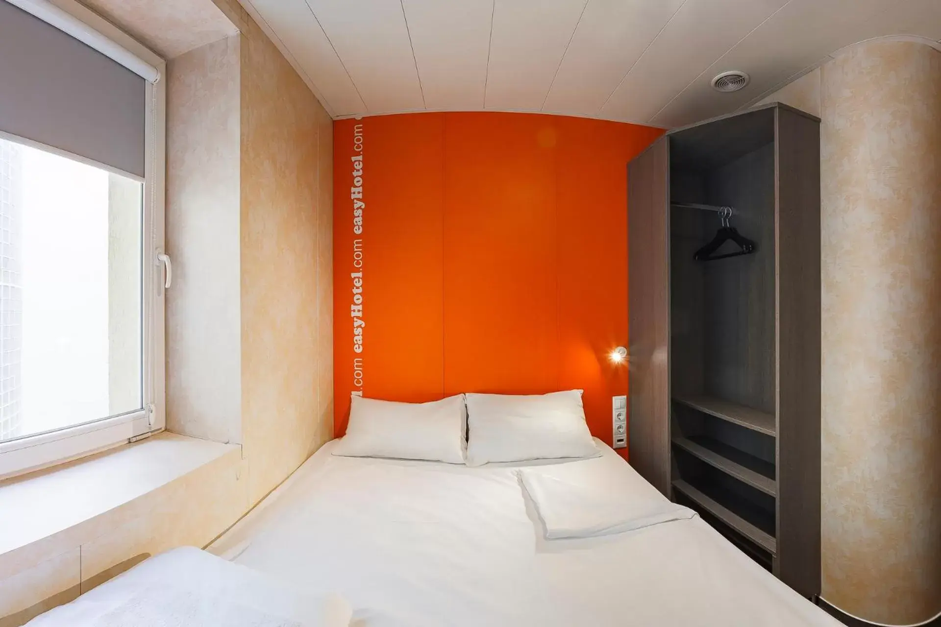 Bed in easyHotel Budapest Oktogon