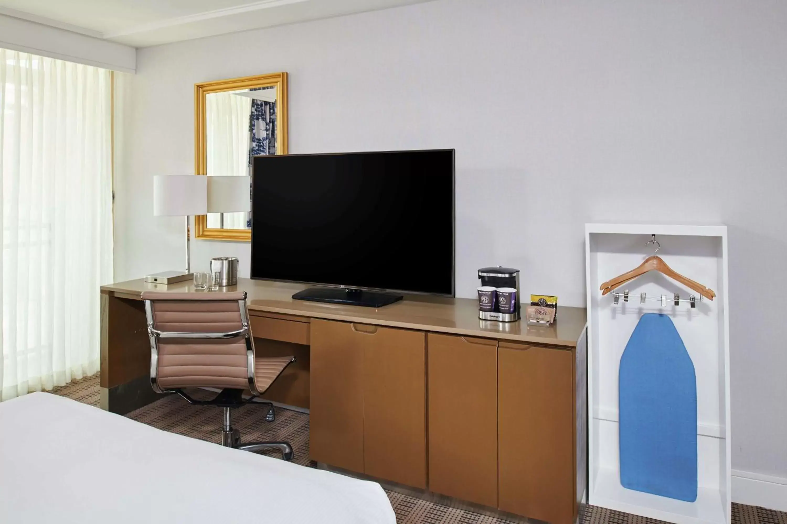 Bedroom, TV/Entertainment Center in DoubleTree by Hilton Torrance - South Bay