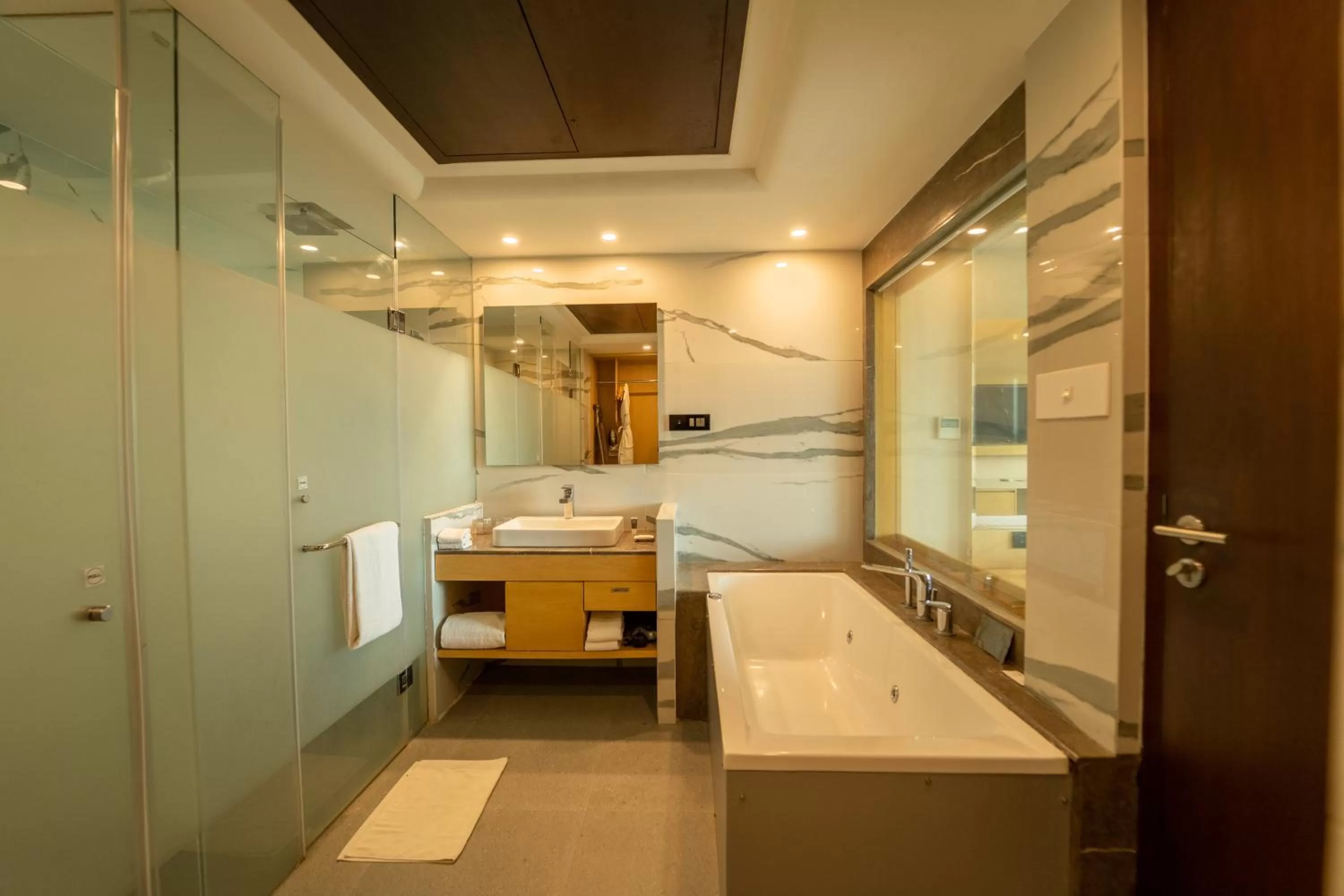 Shower in Courtyard by Marriott Madurai