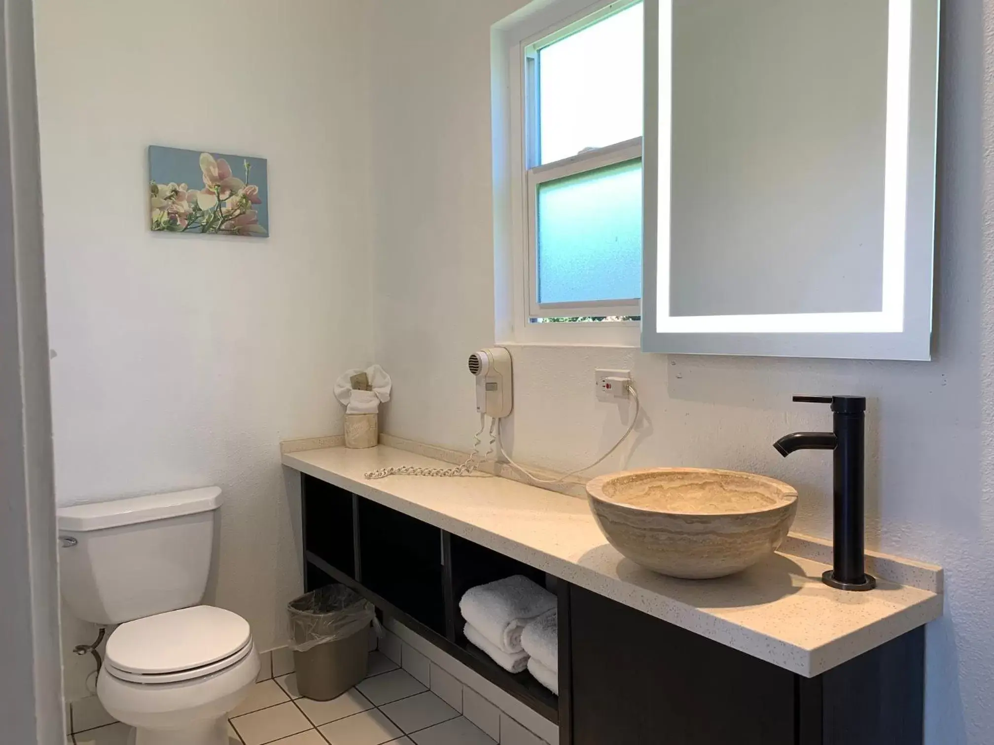 Bathroom in Sandyland Reef Inn