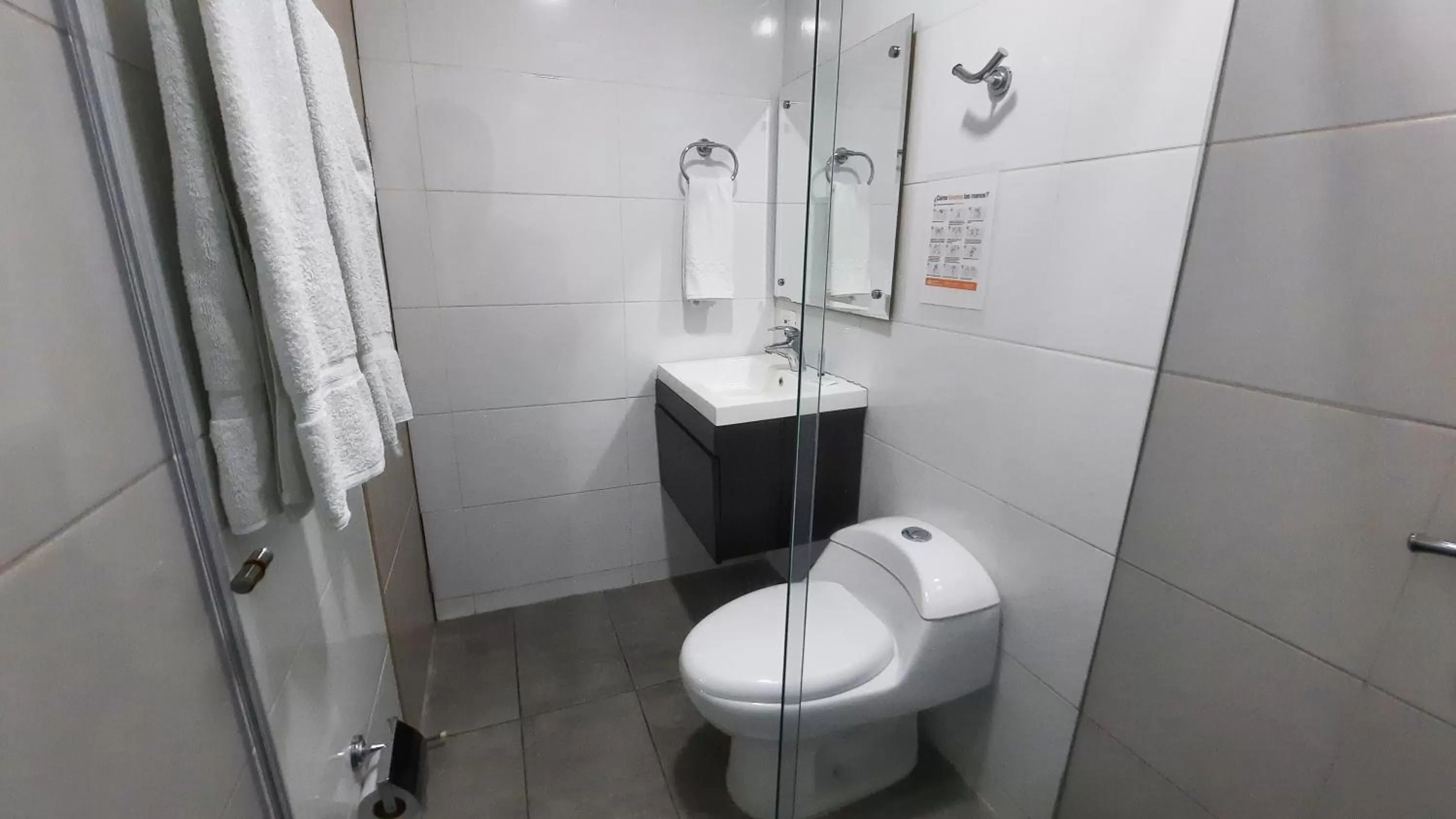 Shower in Bayit Tov Circunvalar Hotel