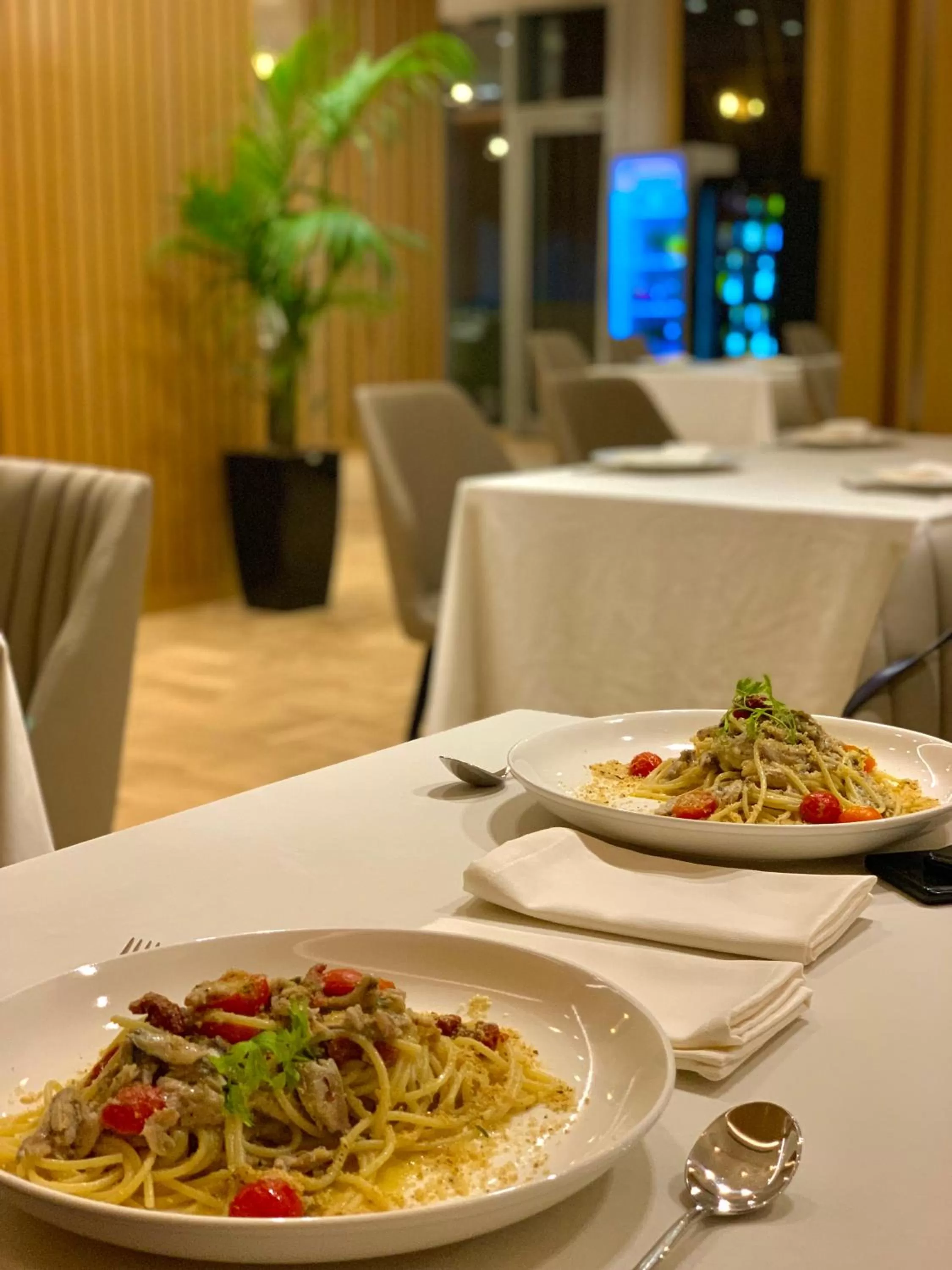 Restaurant/places to eat in Amare Hotel