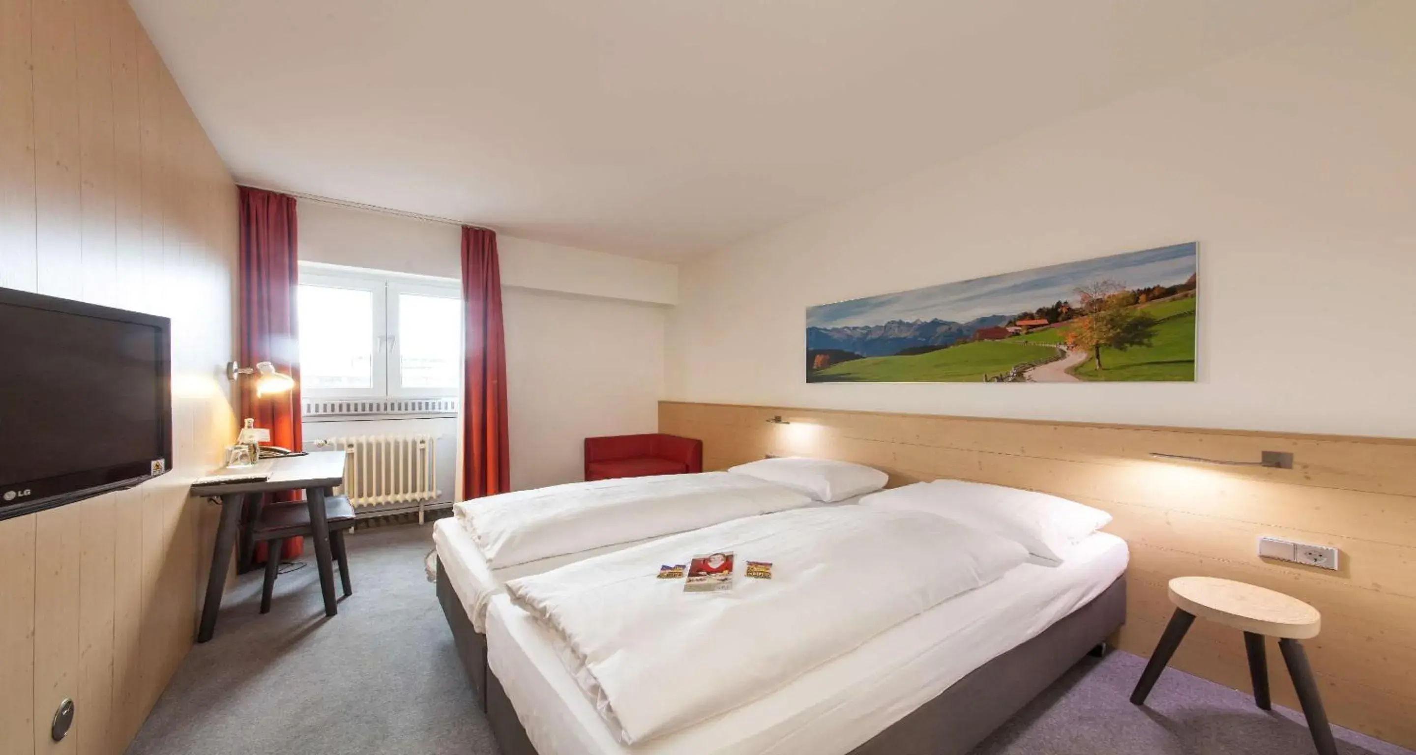 Photo of the whole room in Sure Hotel by Best Western Muenchen Hauptbahnhof