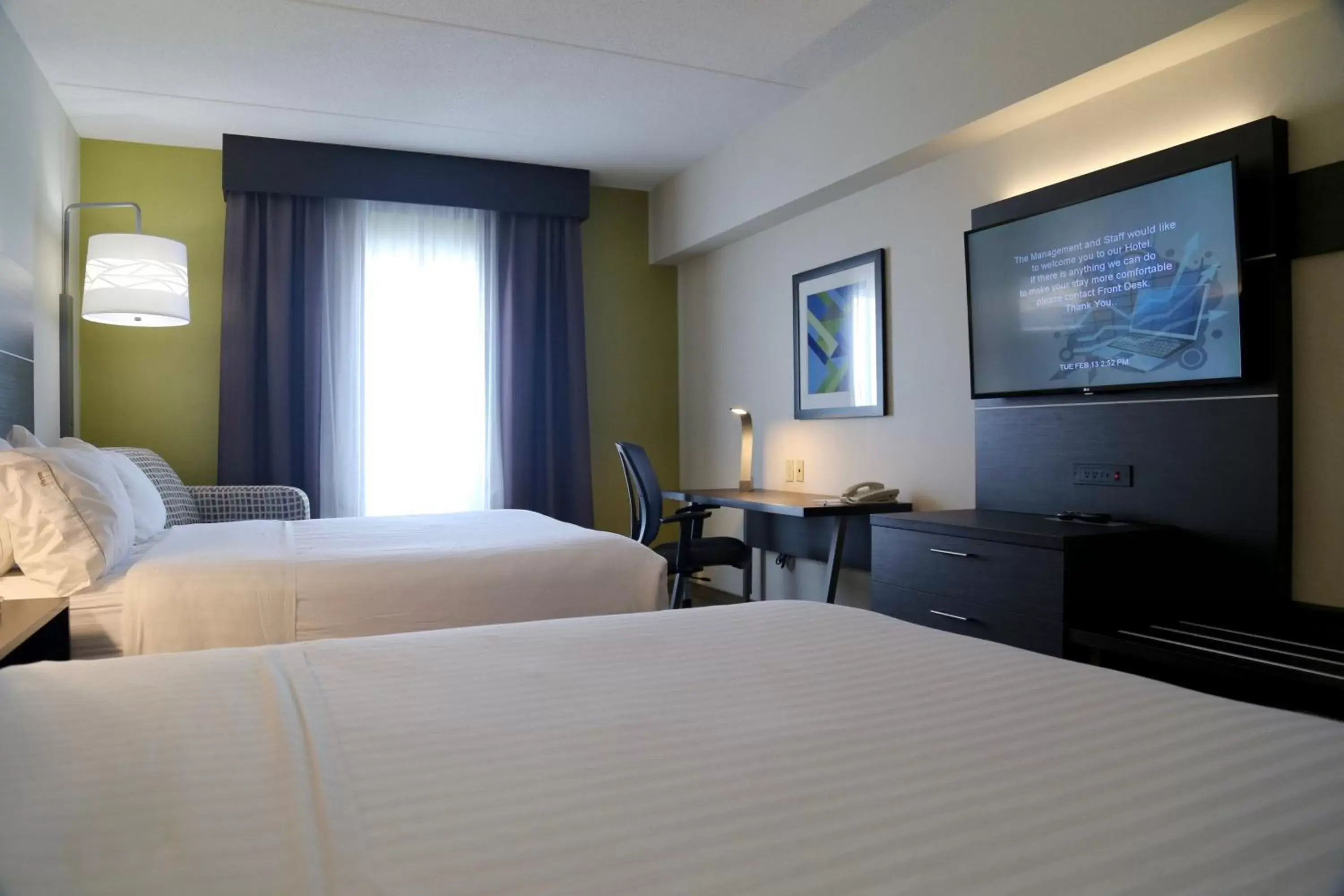 Photo of the whole room, Bed in Holiday Inn Express Brampton, an IHG Hotel