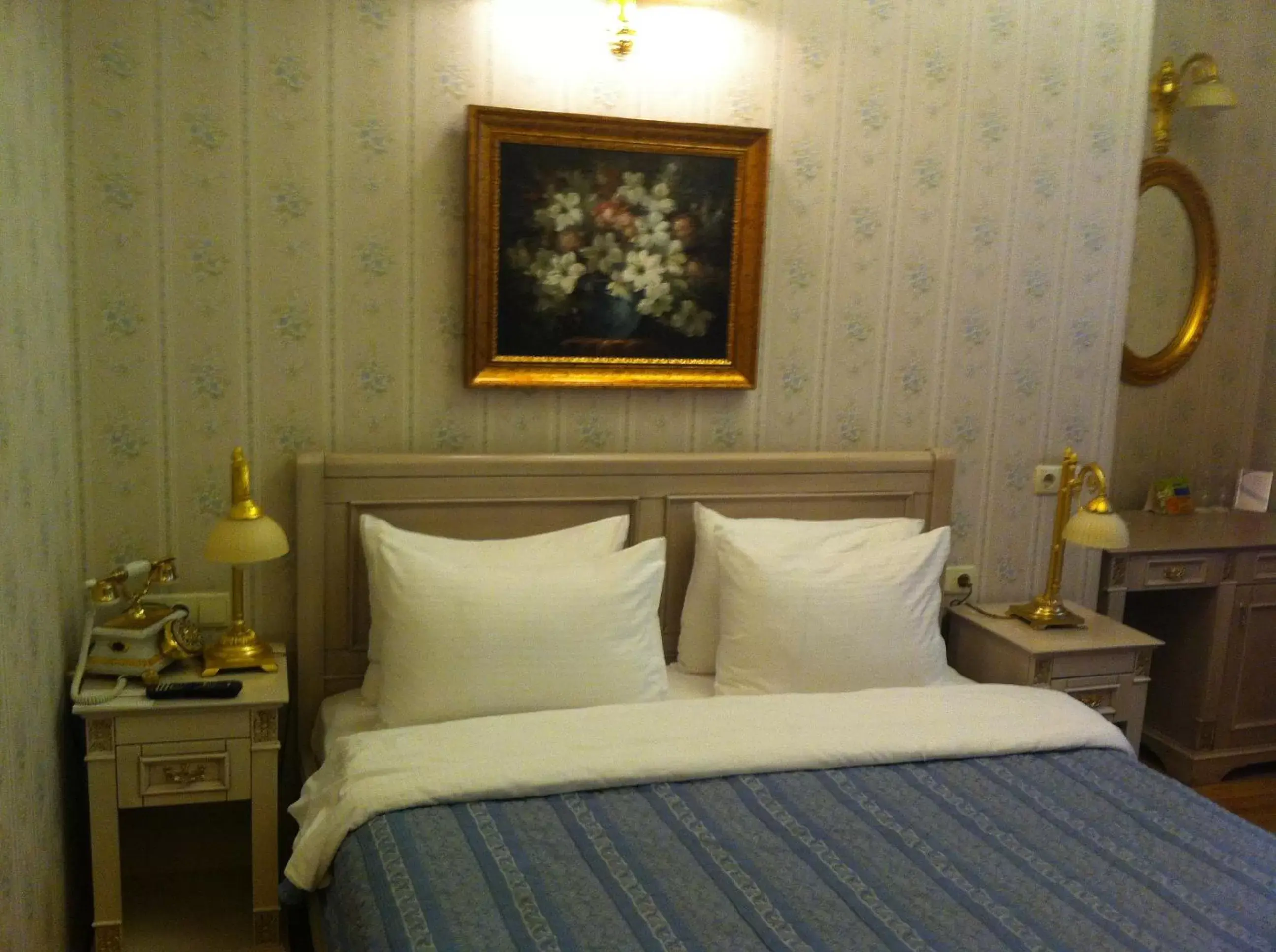 Bed in Darussaade Istanbul Hotel