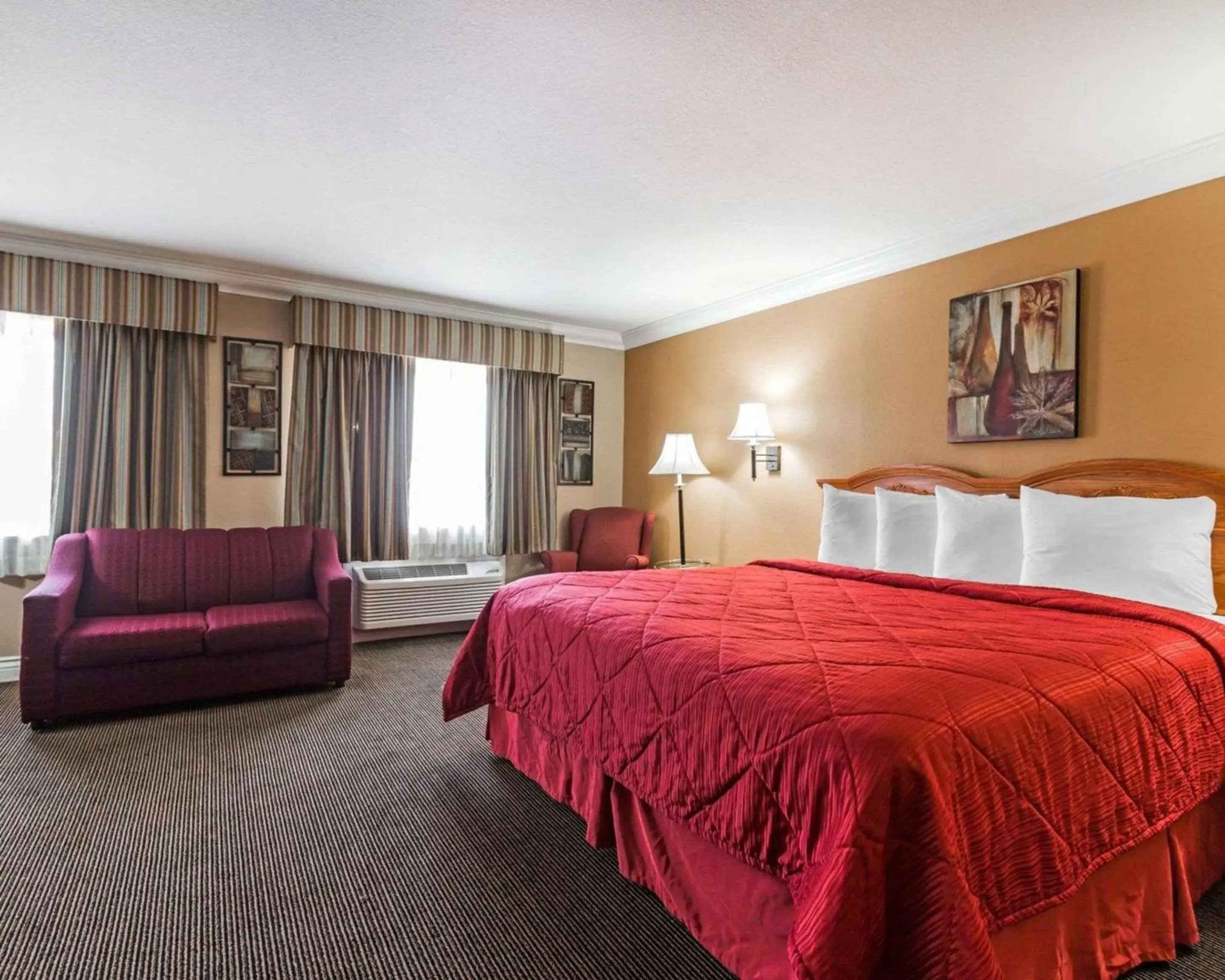 Photo of the whole room, Bed in Quality Inn & Suites Atlanta Airport South