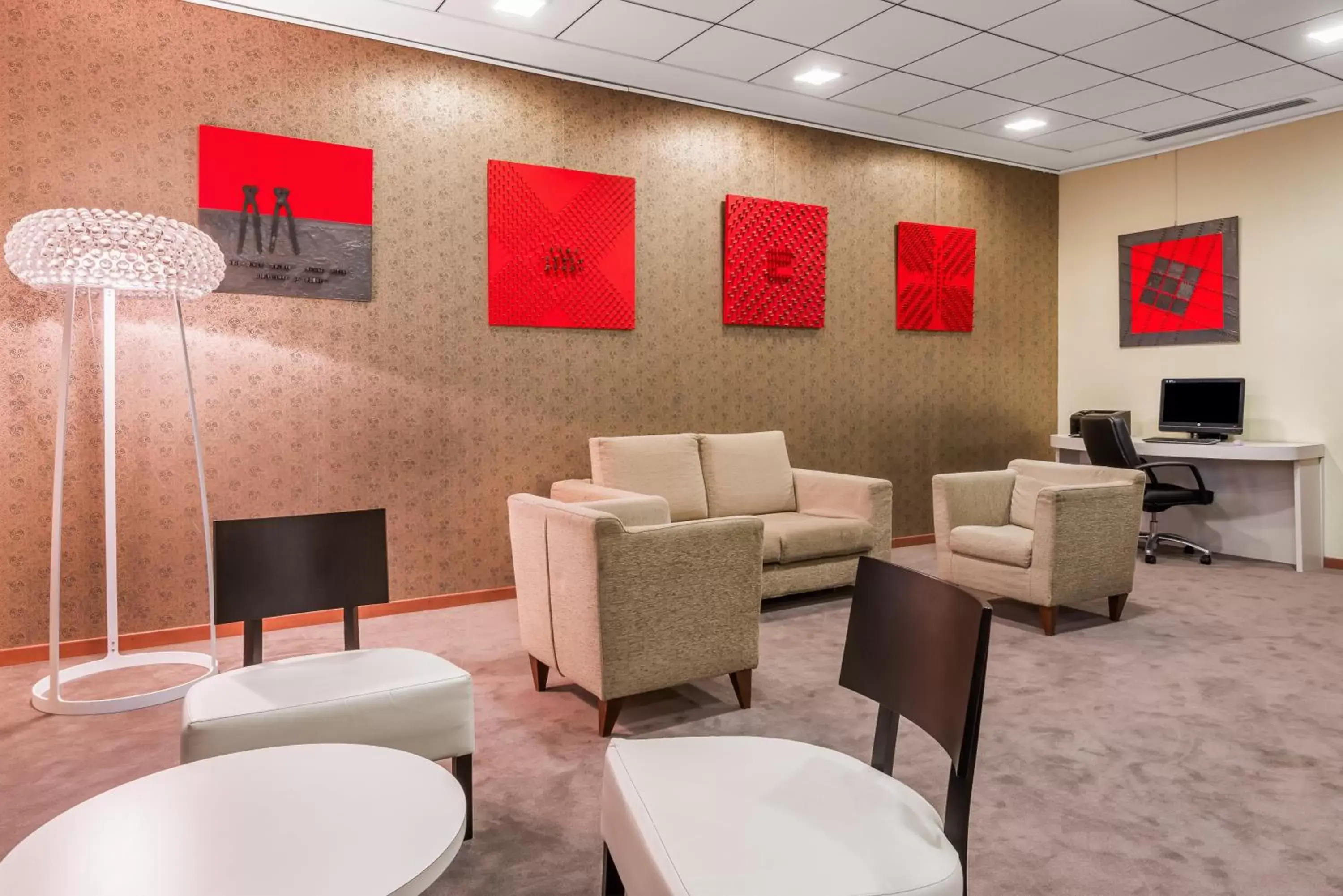 Meeting/conference room, Lounge/Bar in Crowne Plaza Venice East, an IHG Hotel