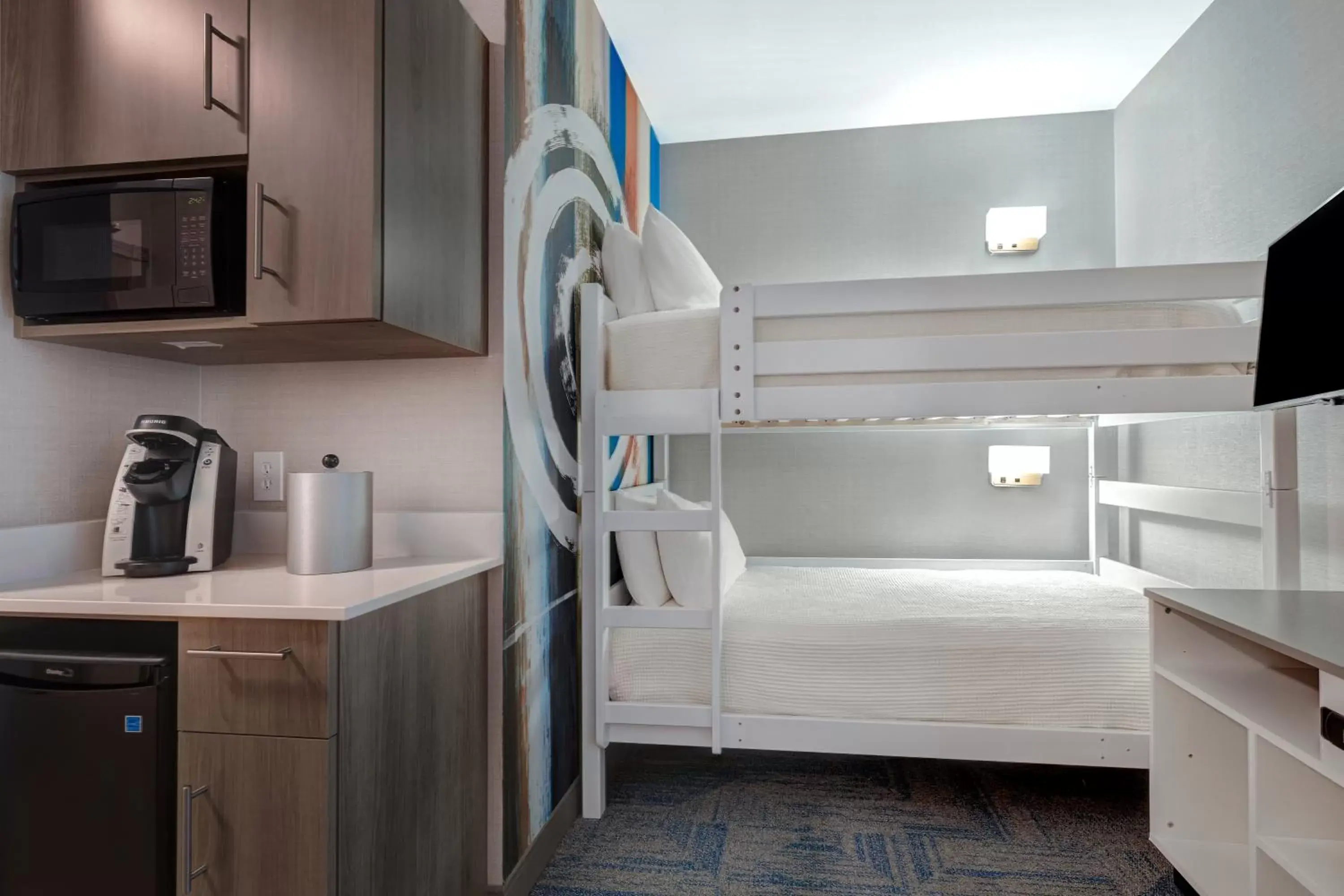 bunk bed, Kitchen/Kitchenette in Holiday Inn Express Hotel & Suites Moab, an IHG Hotel