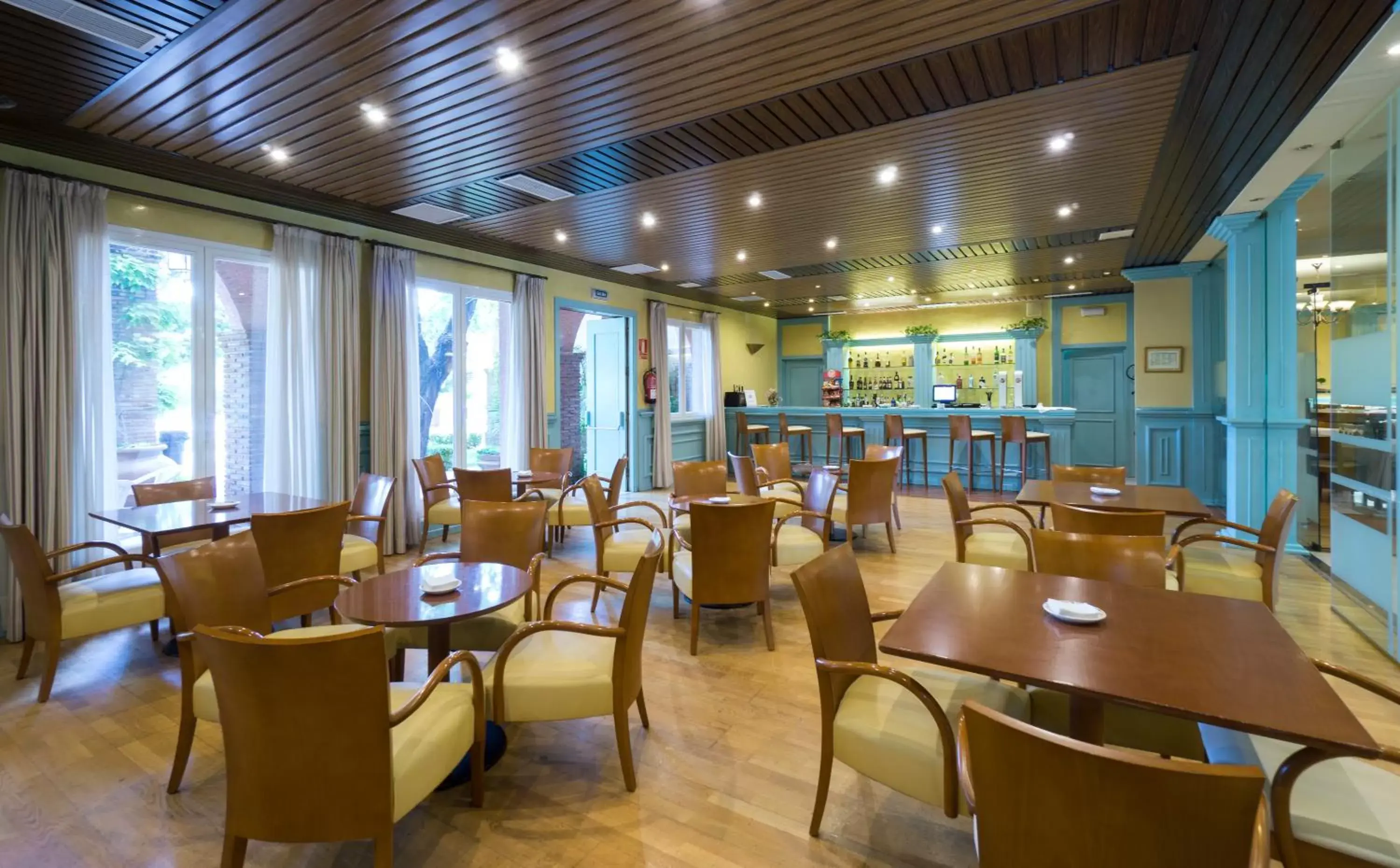 Lounge or bar, Restaurant/Places to Eat in MS Fuente Las Piedras