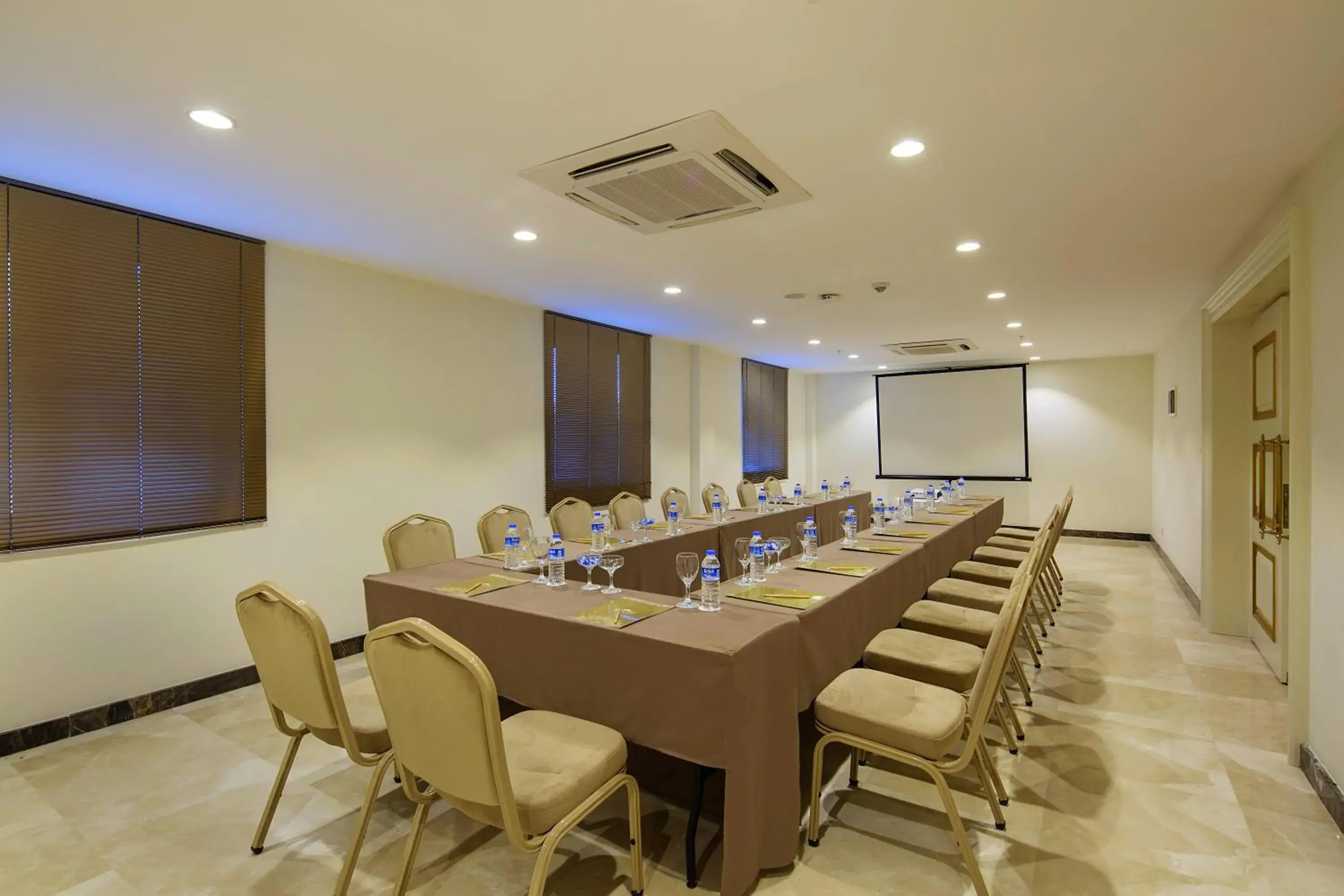 Business facilities in Bellis Deluxe Hotel