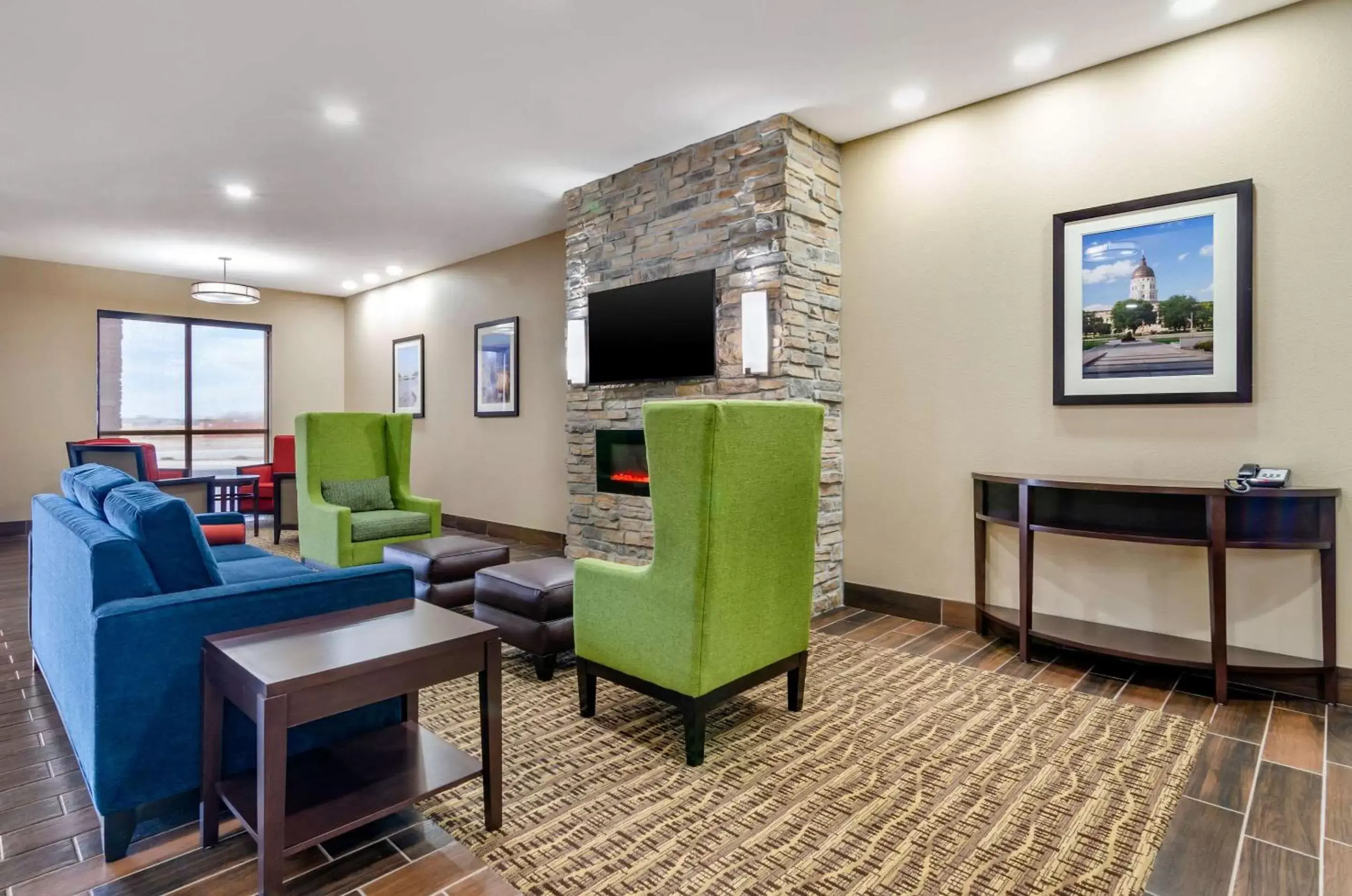 Lobby or reception, Seating Area in Comfort Inn & Suites Salina North