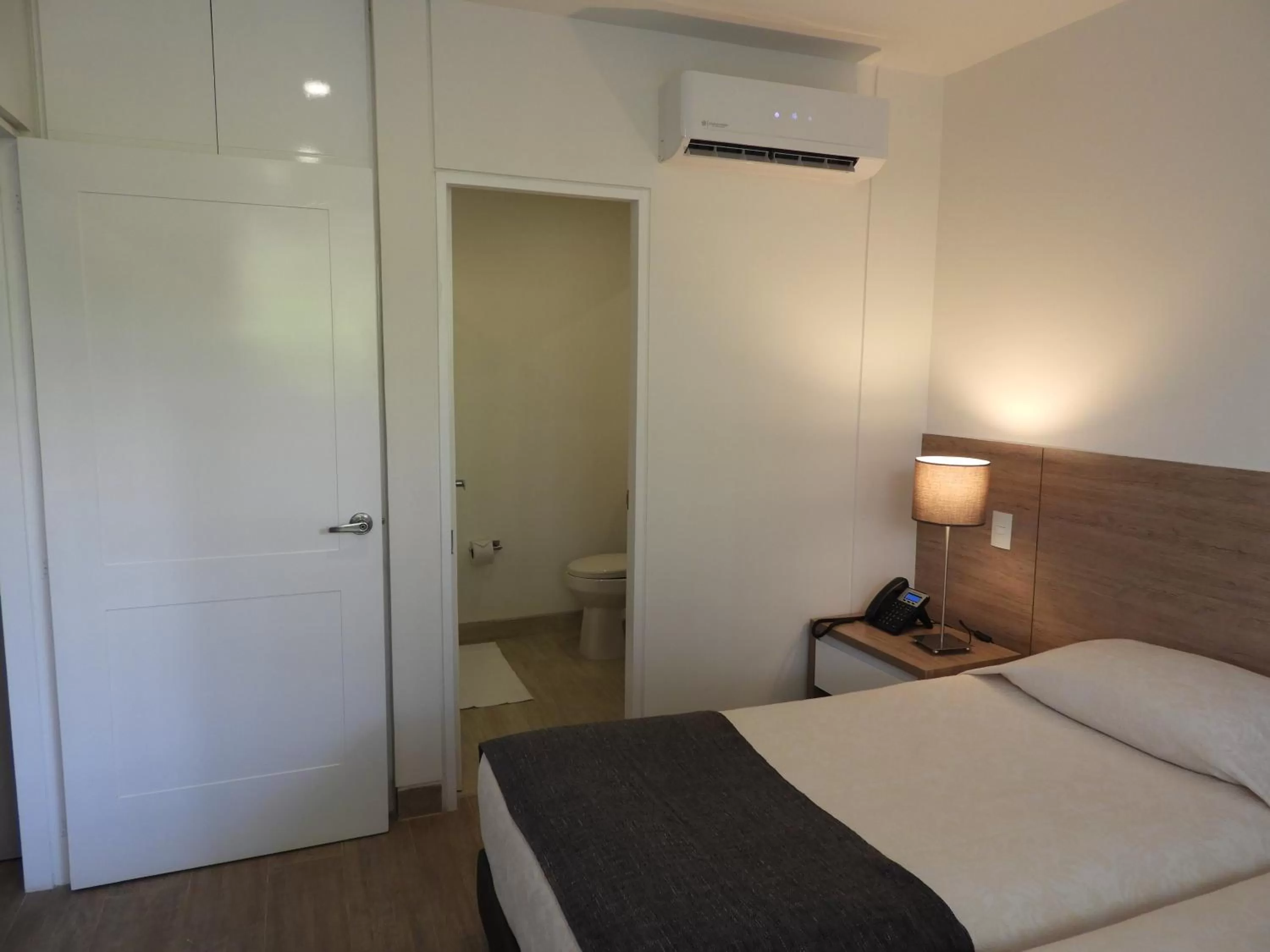 Bedroom, Bed in Park V