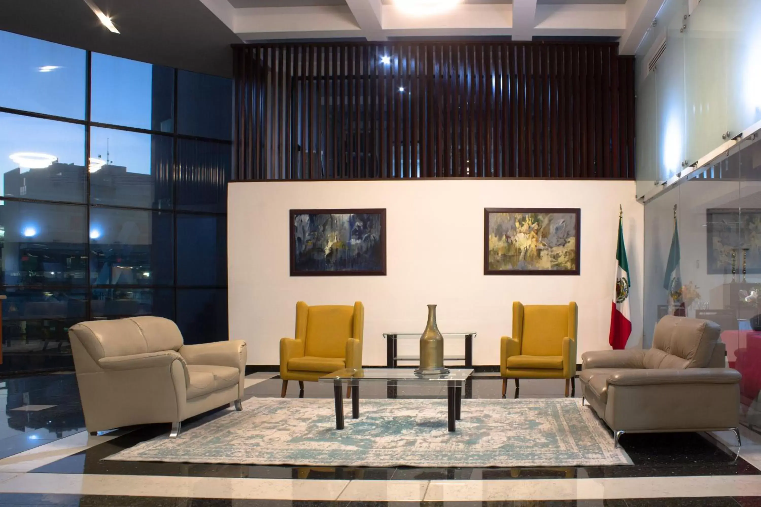 Lobby or reception, Seating Area in Holiday Inn Queretaro Zona Diamante, an IHG Hotel