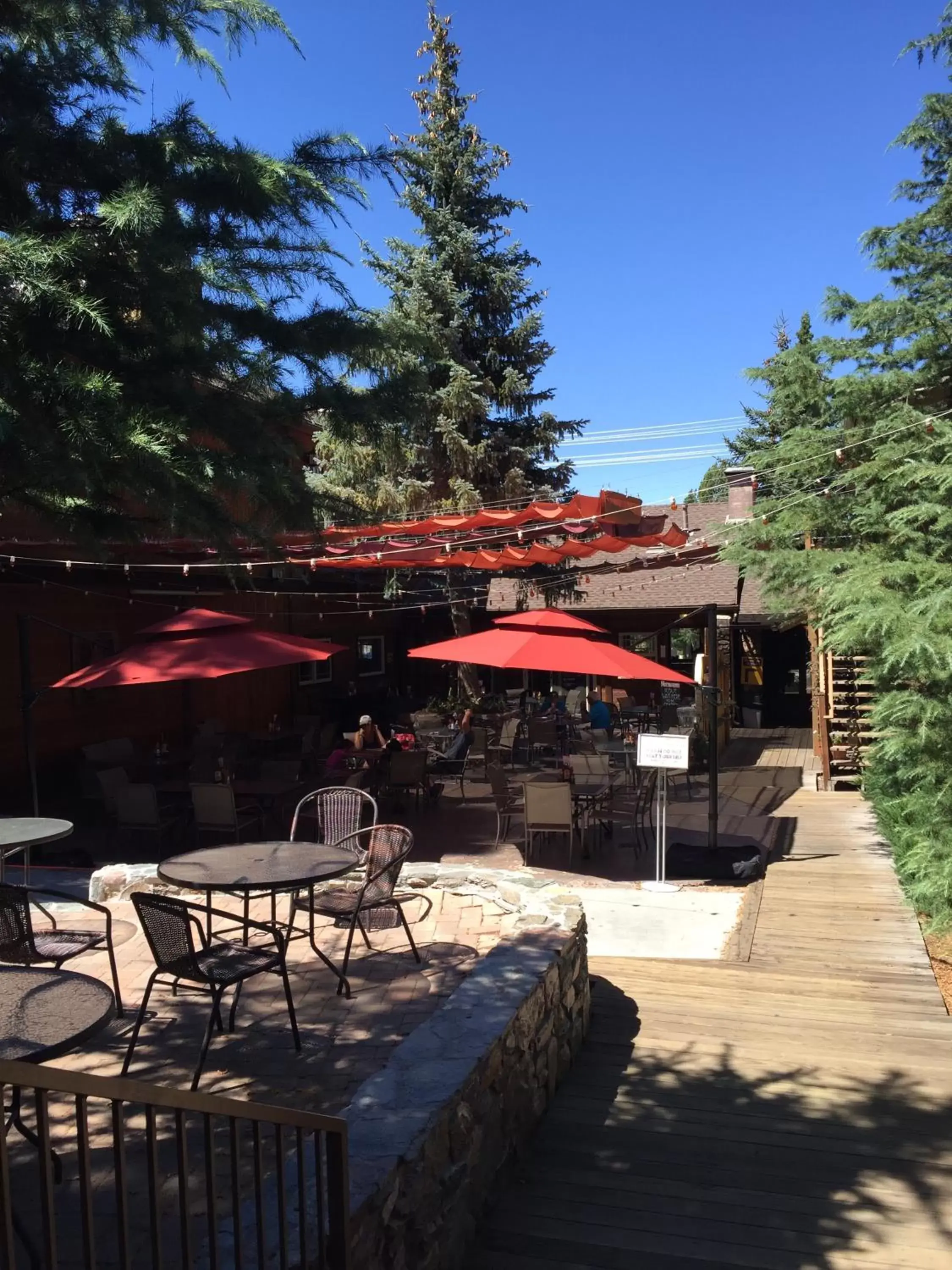 Restaurant/places to eat, Patio/Outdoor Area in Robinhood Resort