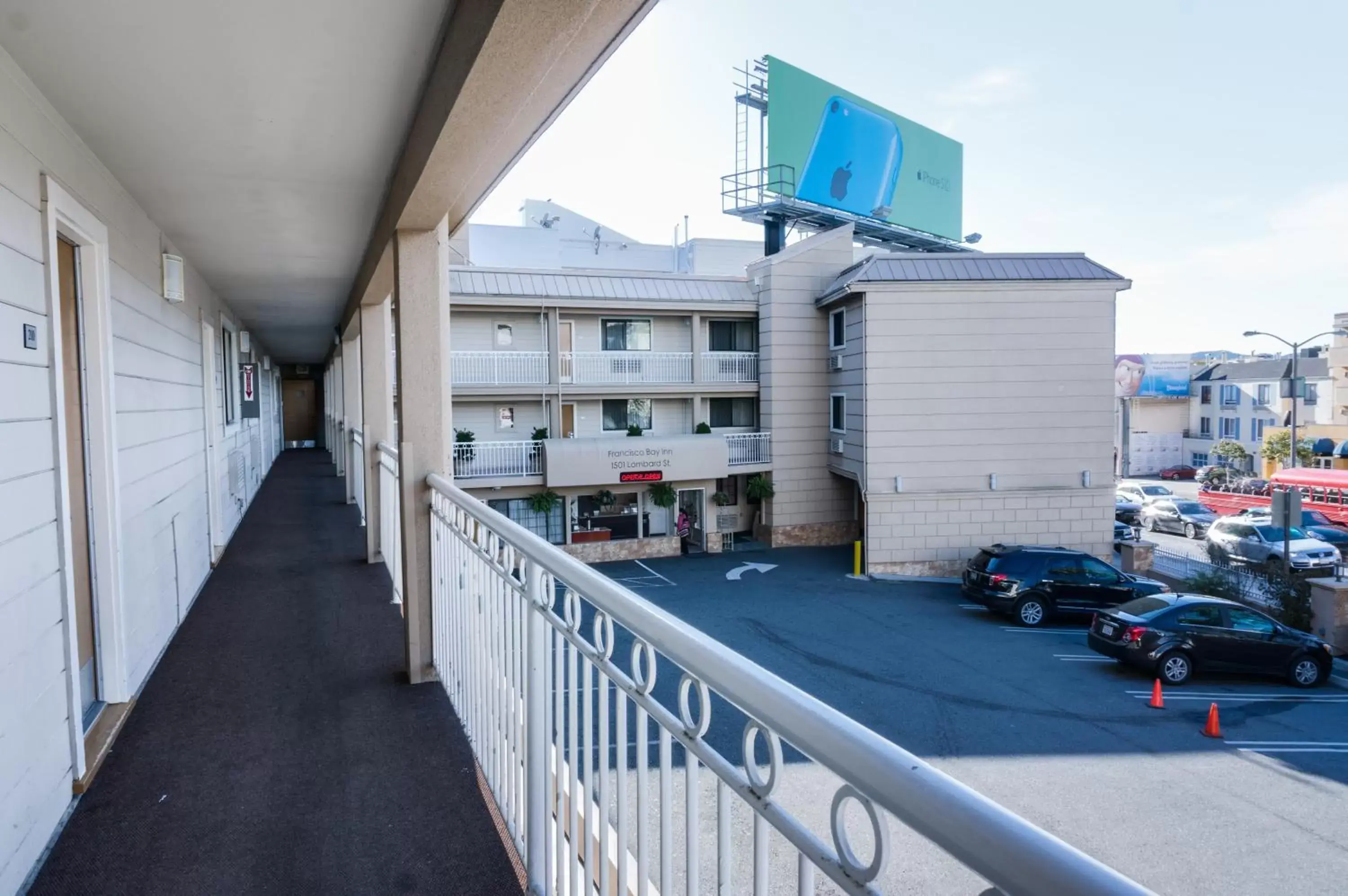 Facade/entrance, Balcony/Terrace in Francisco Bay Inn