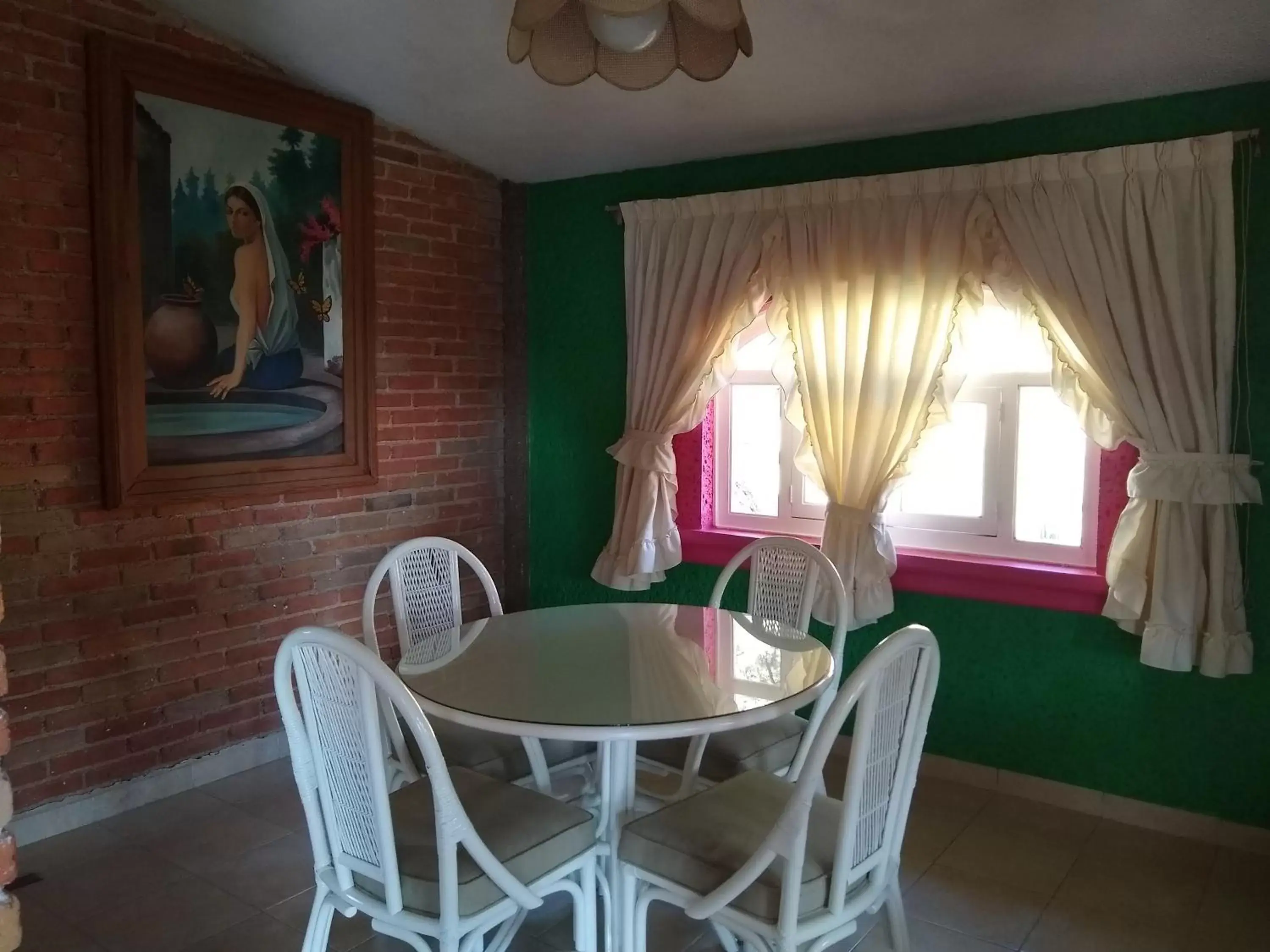 Dining Area in Hotel Villa Monarca Inn