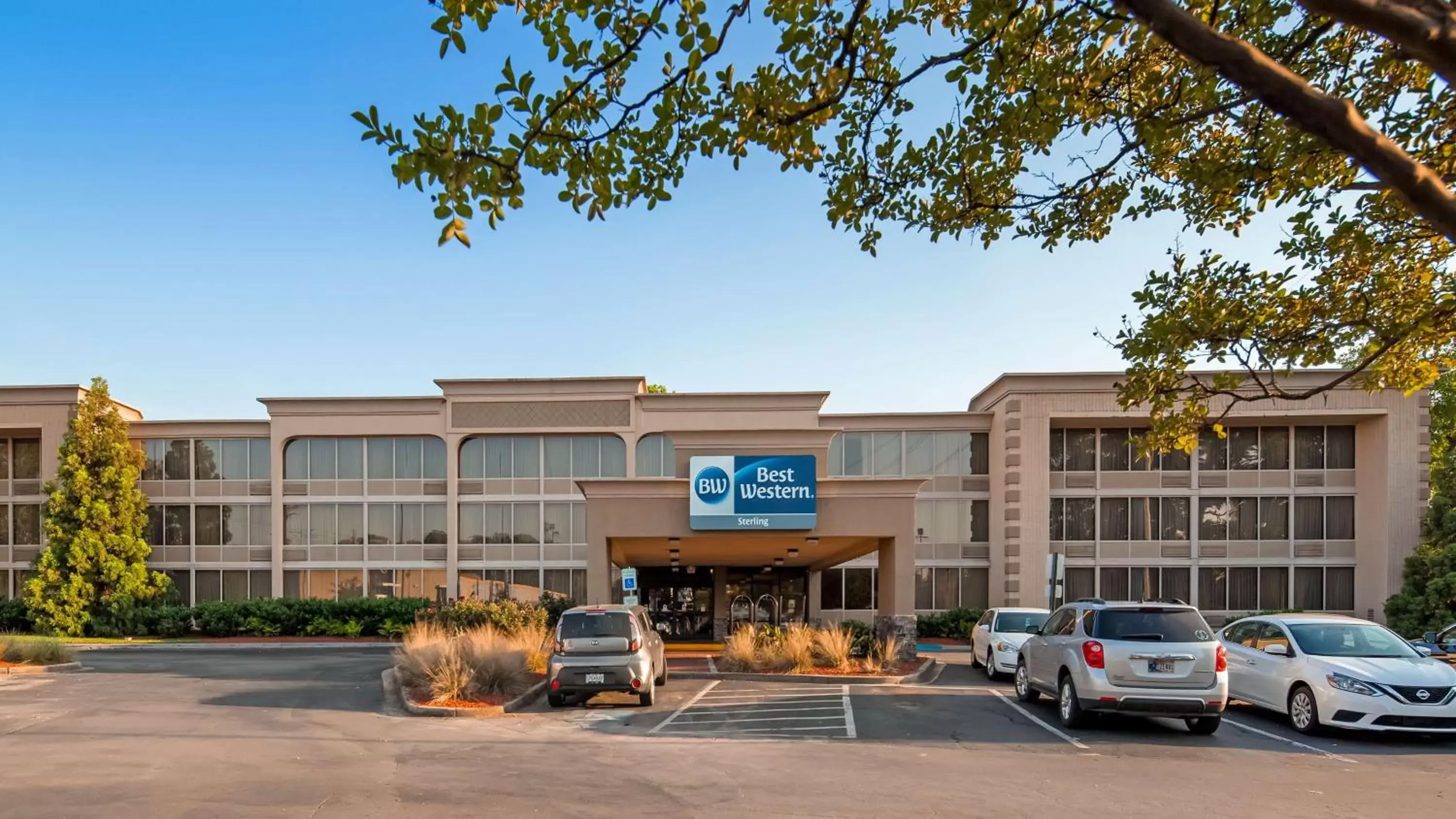 Property Building in Best Western Charlotte Airport Lower South End Hotel