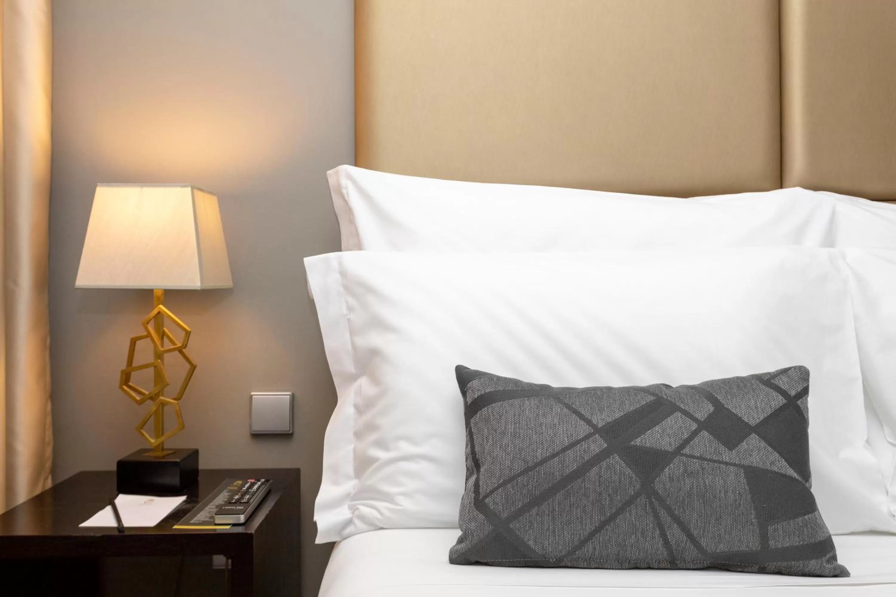 Bedroom, Bed in Czar Lisbon Hotel