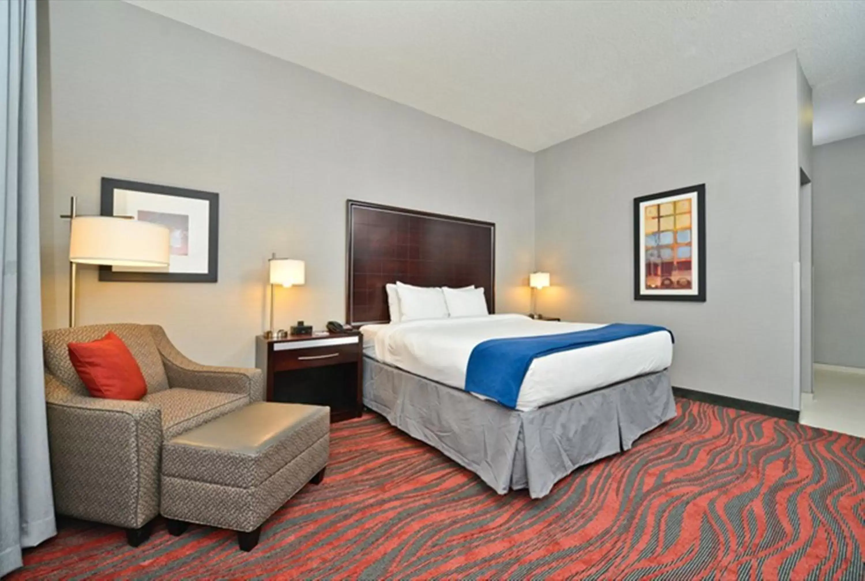 Photo of the whole room, Bed in Holiday Inn Express & Suites Utica by IHG Photo of the whole room, Bed in Holiday Inn Express & Suites Utica by IHG