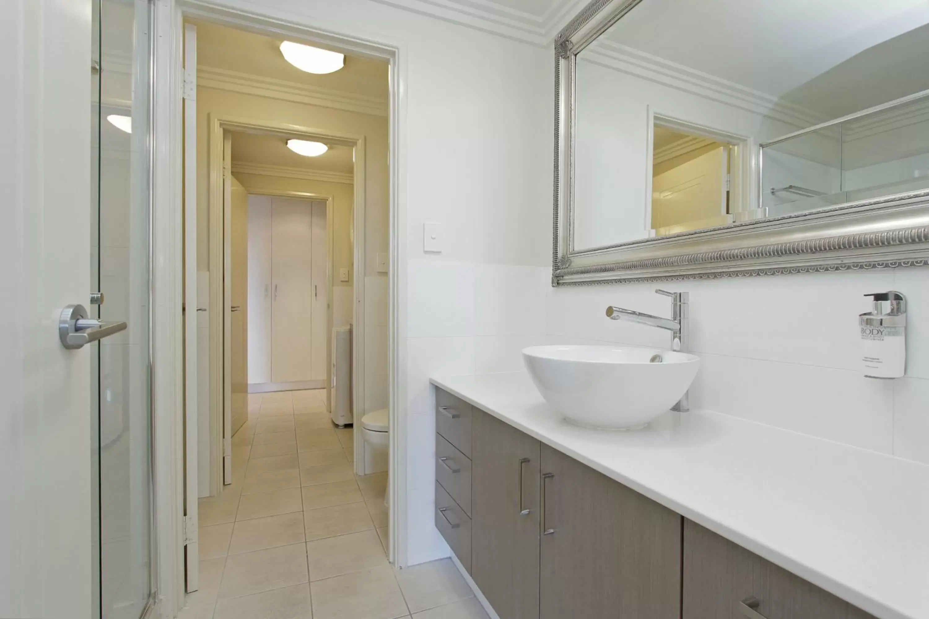 Bathroom in Zappeion Apartments