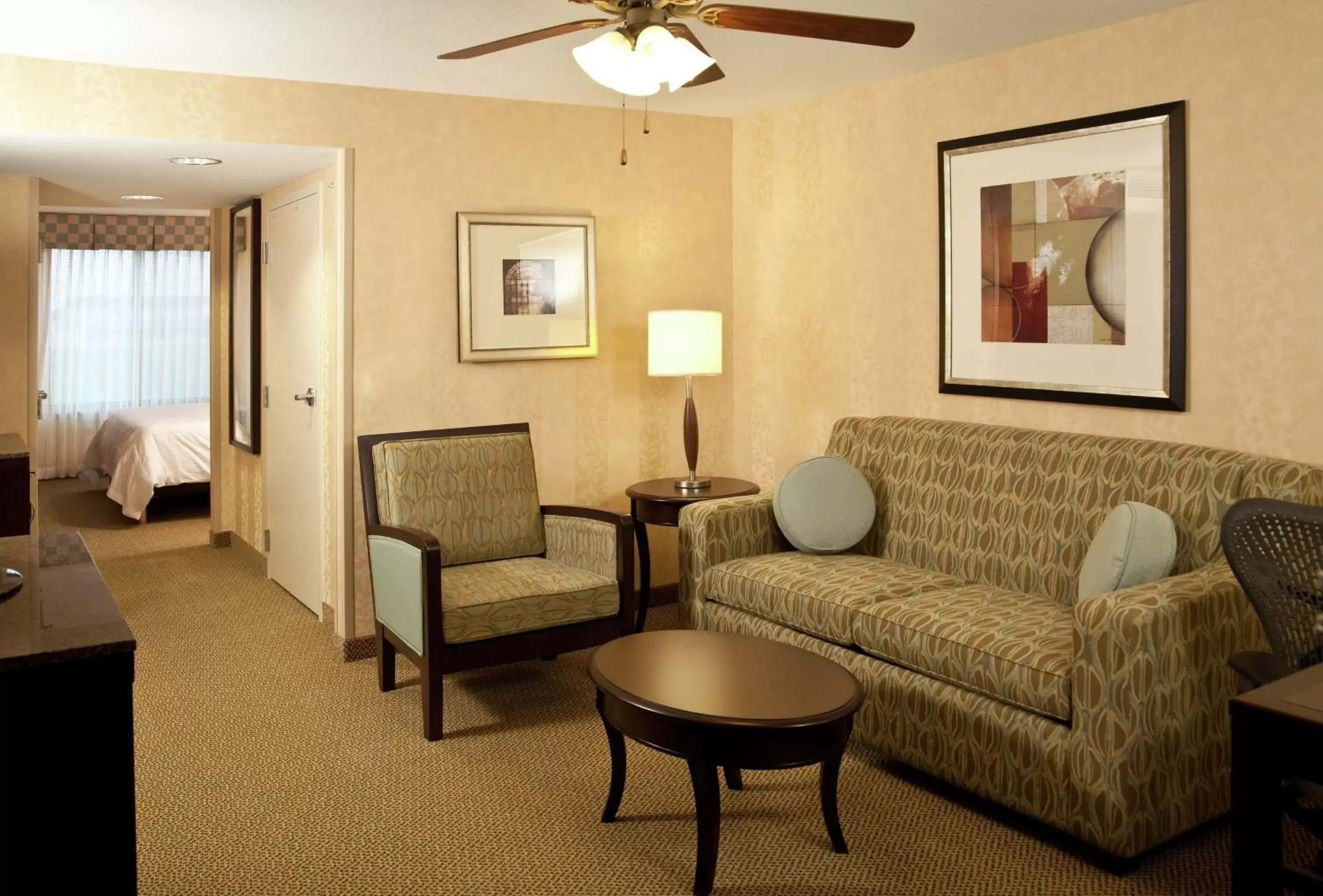 Living room, Seating Area in Hilton Garden Inn Sioux Falls South