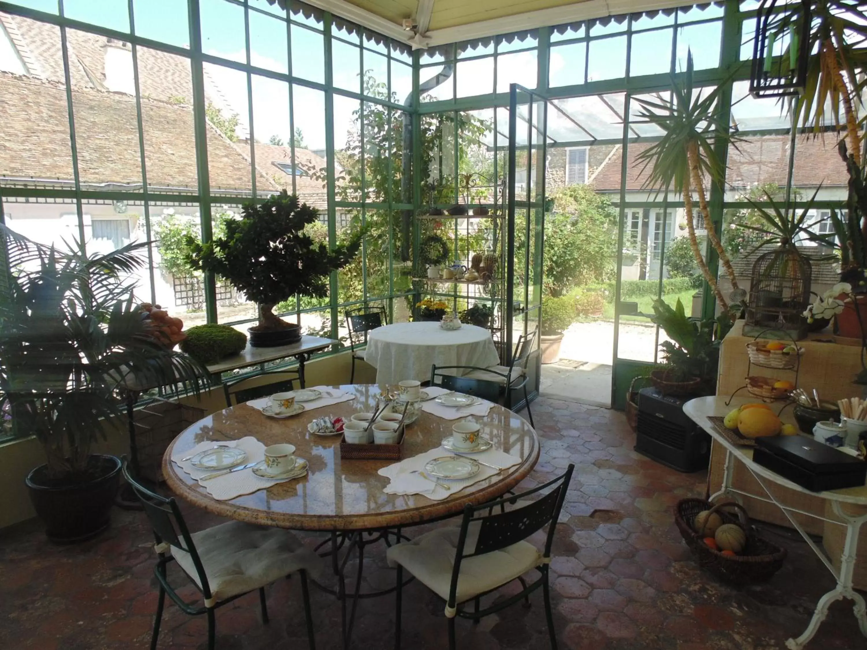 Patio, Restaurant/Places to Eat in Clos Saint Nicolas