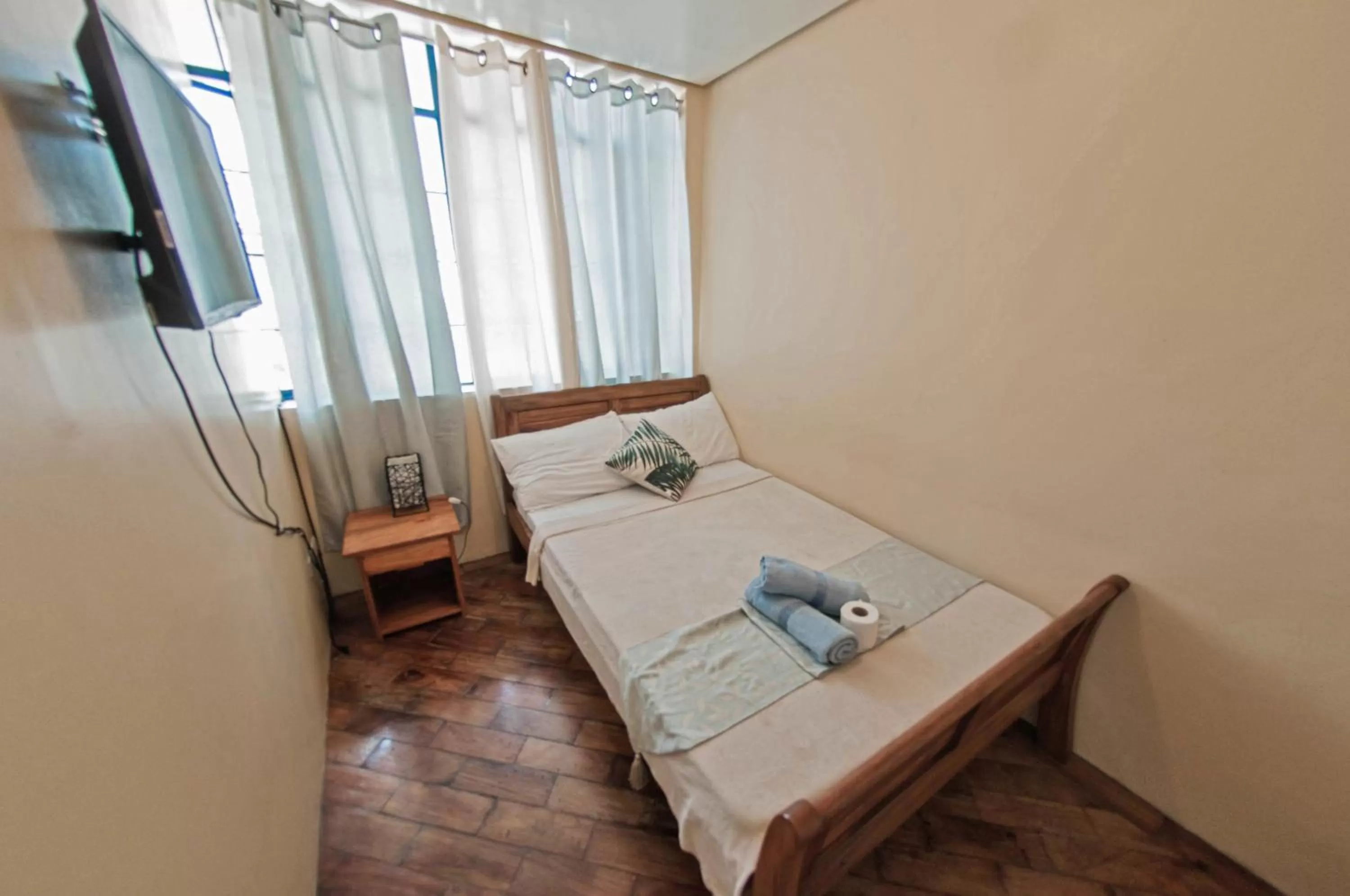 Bed in The Half House by Elmar Cabin