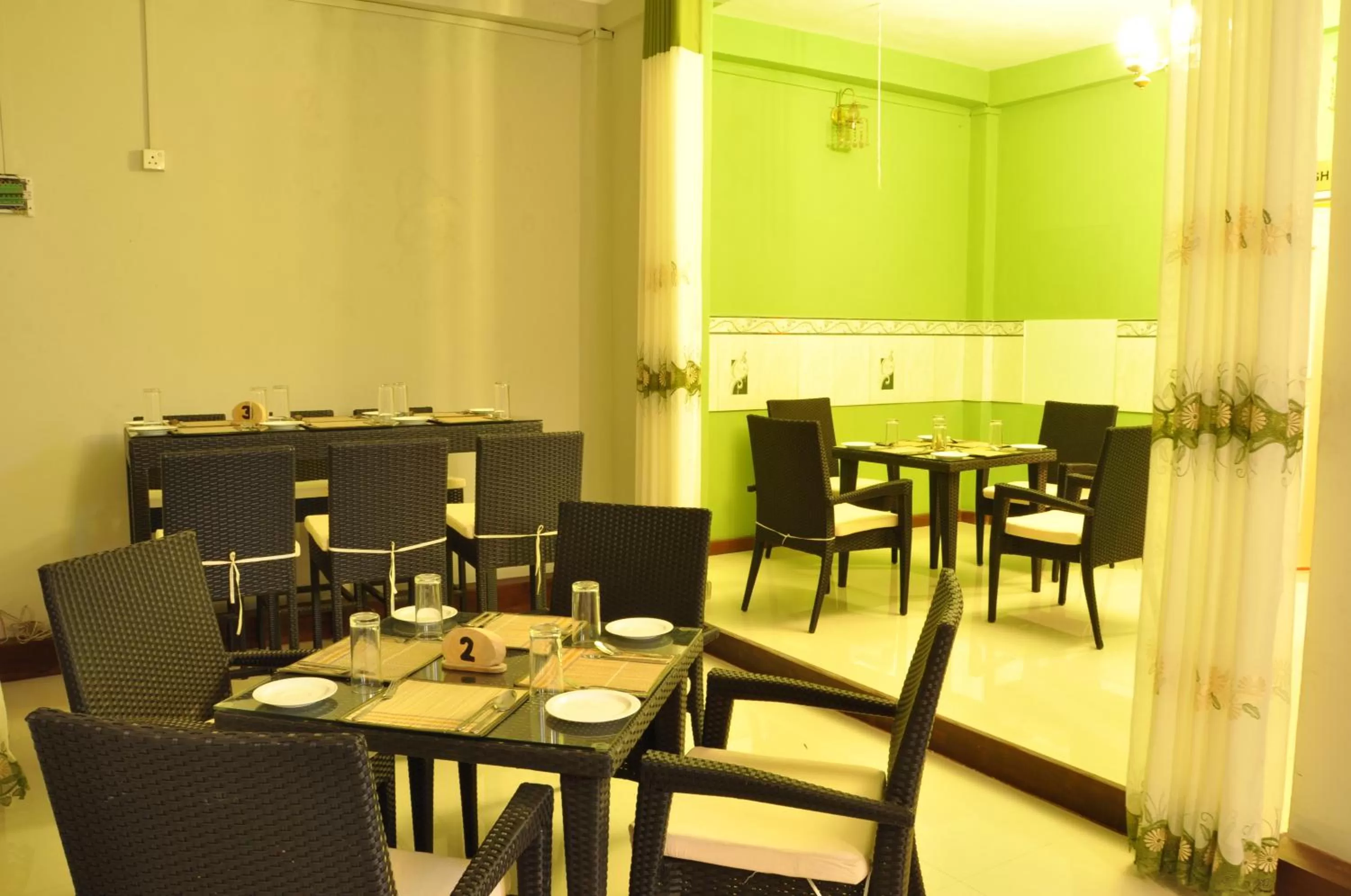 Restaurant/places to eat in Hotel Tinaya