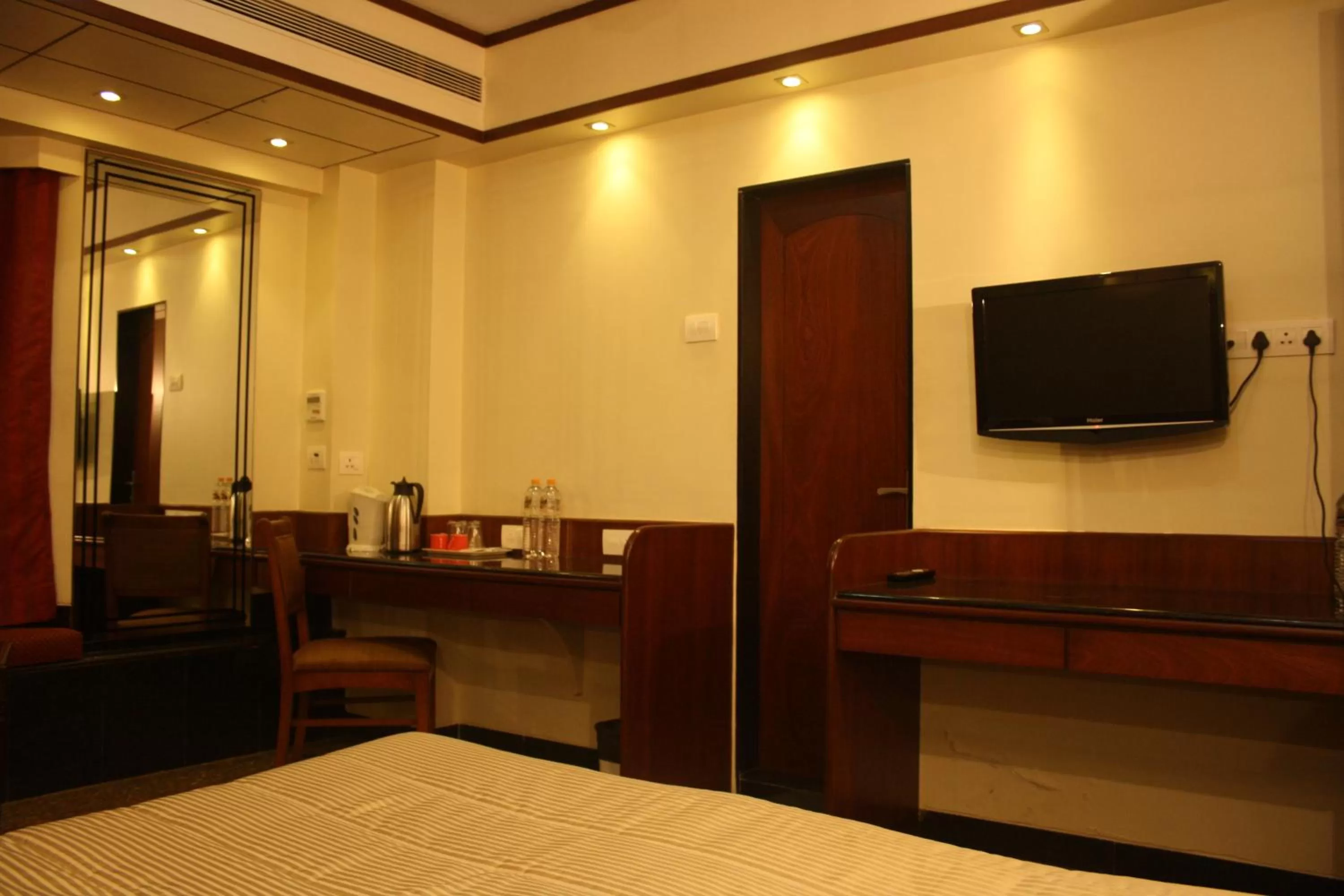 Bed in Hotel Karl Residency