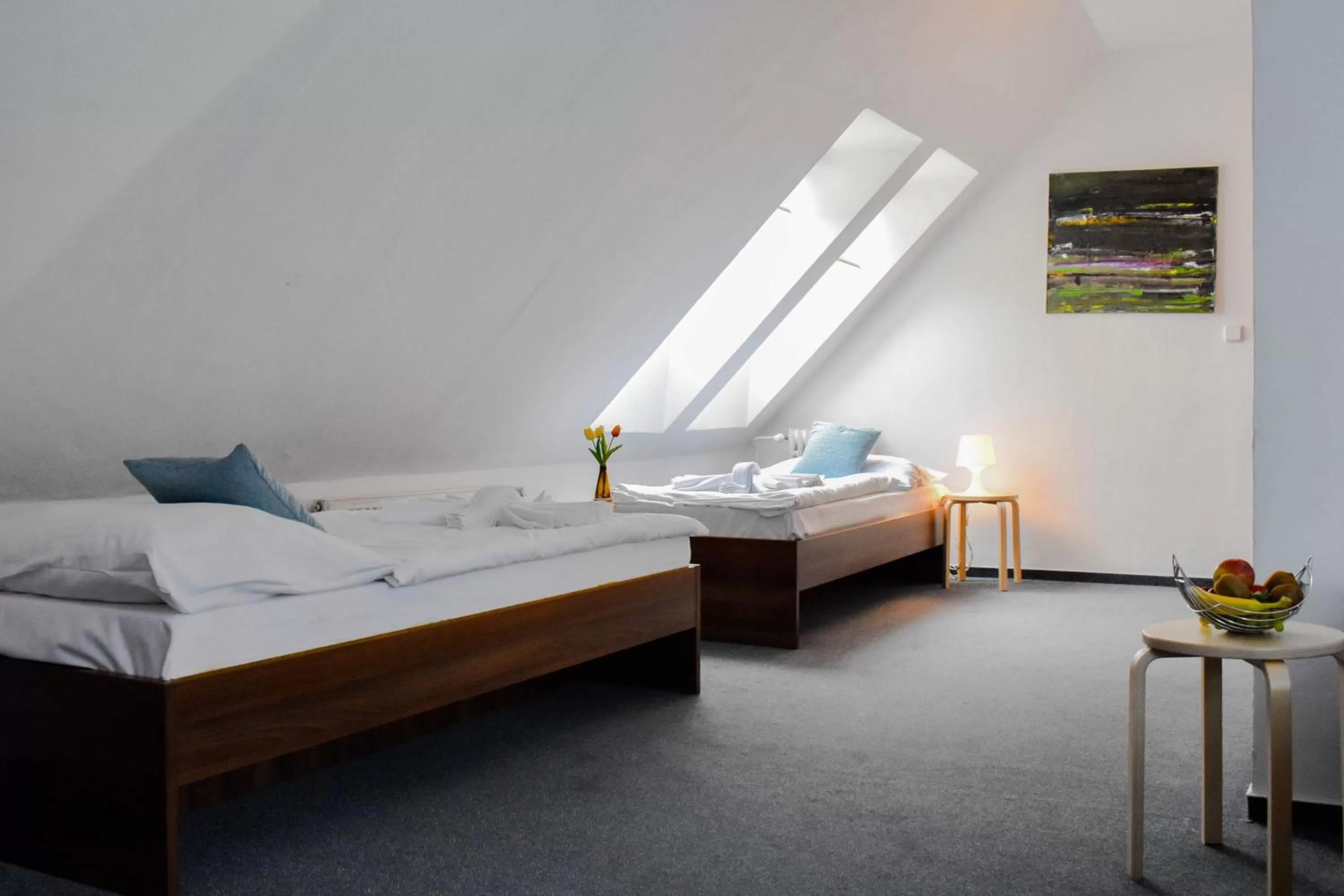 Communal lounge/ TV room, Bed in Hotel Vincent