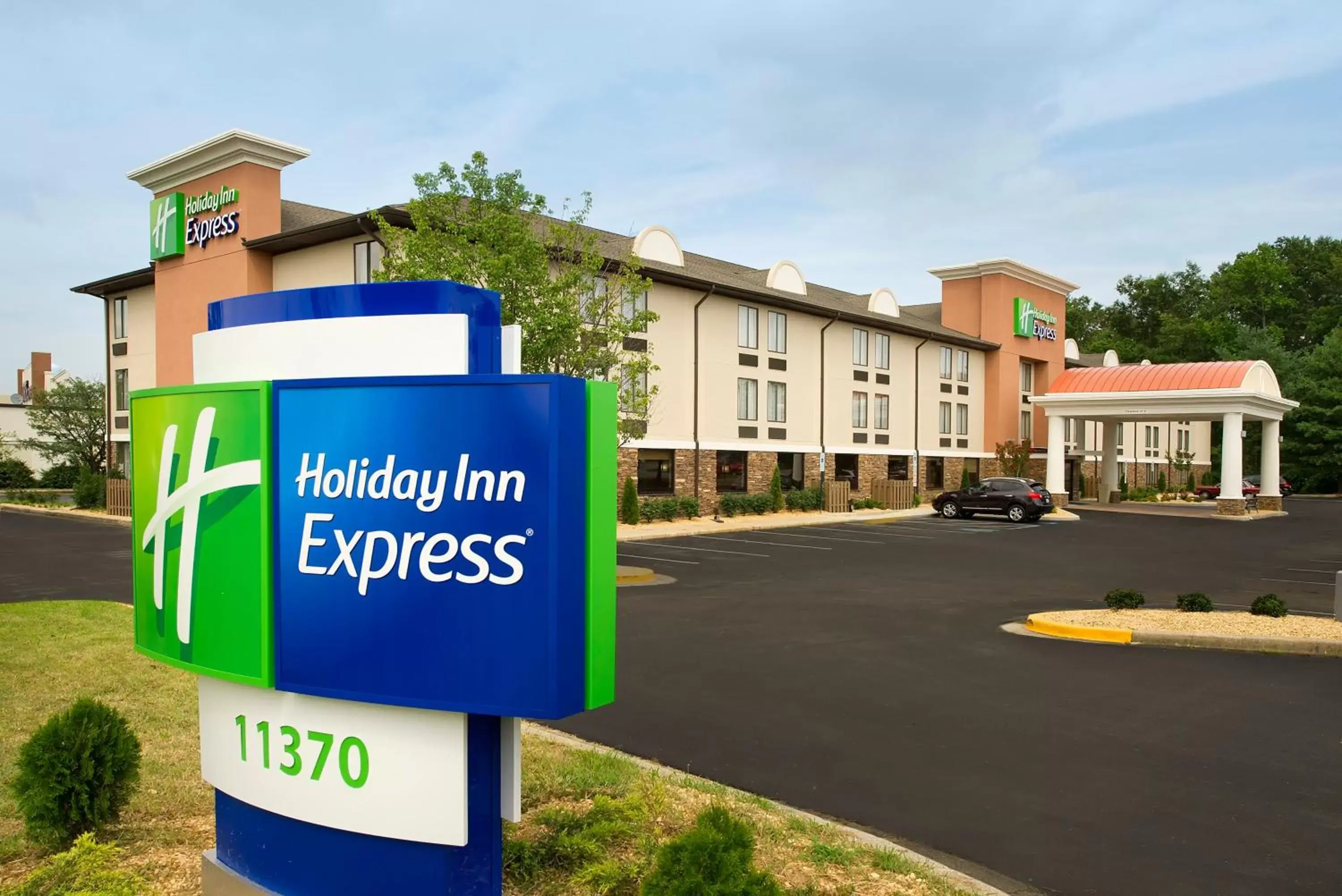 Property Building in Holiday Inn Express - Waldorf, an IHG Hotel