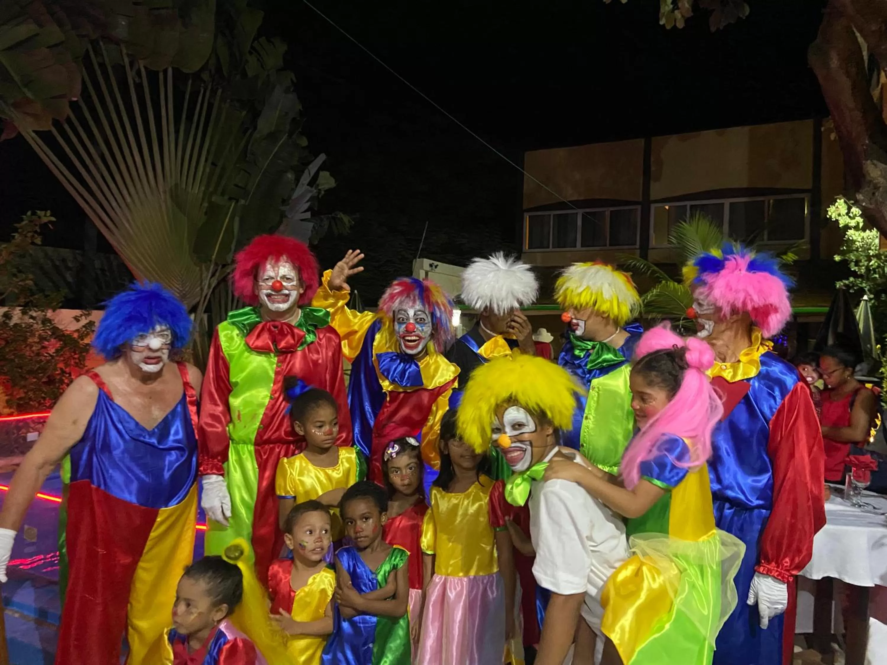 Evening entertainment in Hôtel Restaurant Coco Lodge Majunga