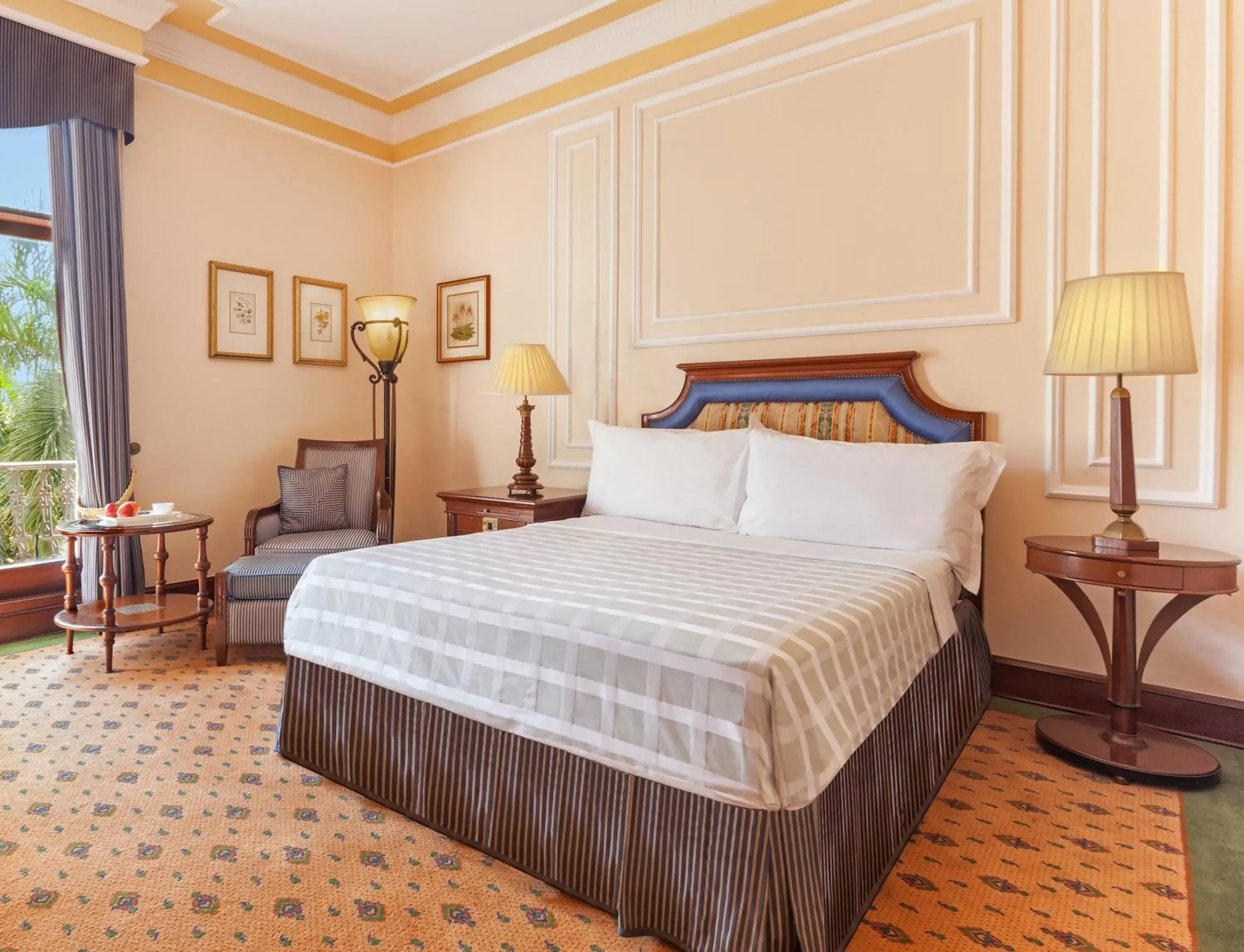 Bedroom, Bed in The Oberoi Grand Kolkata