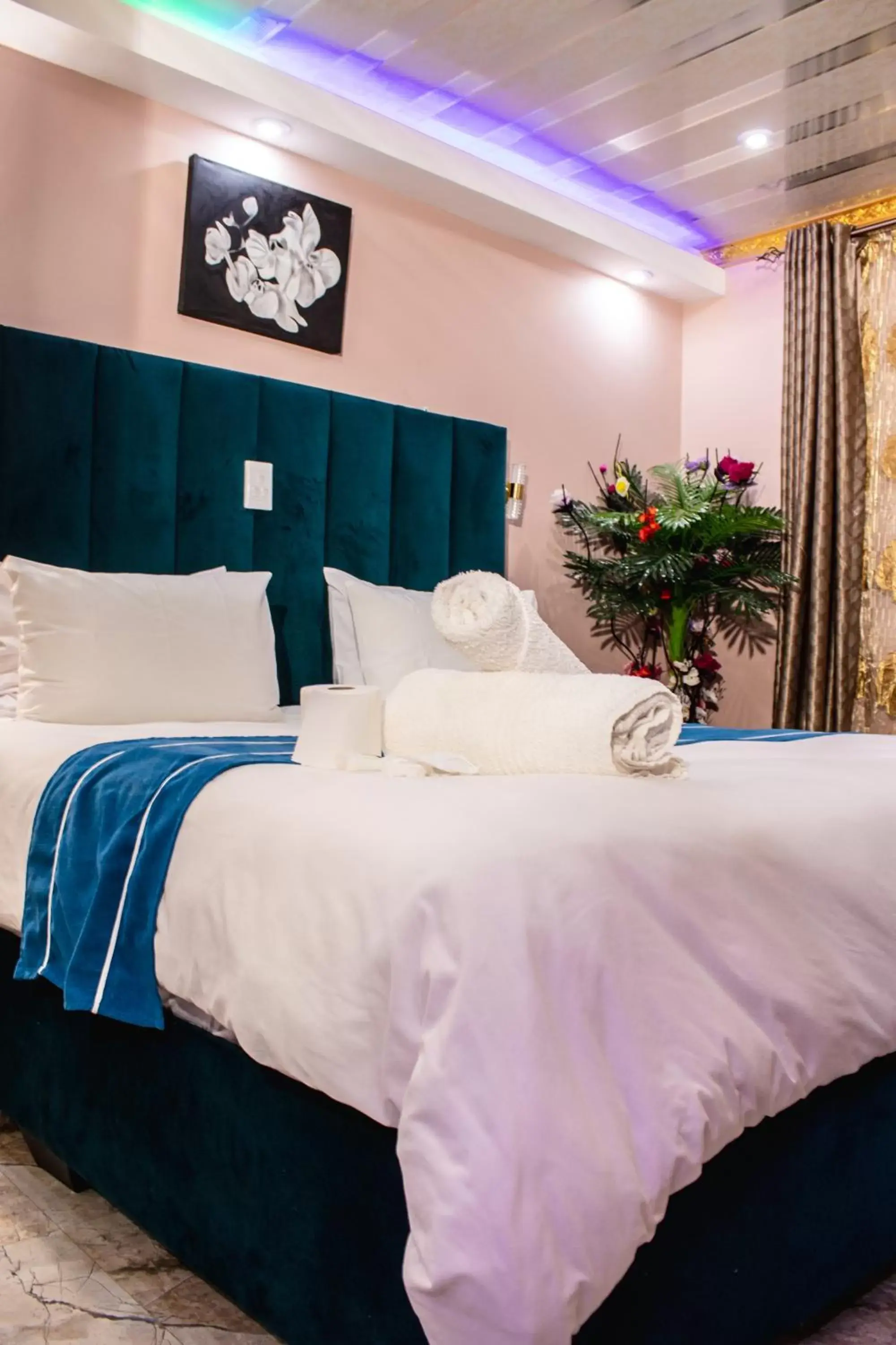 Standard Double or Twin Room - single occupancy in Gold Crown International Hotel Johannesburg Standard Double or Twin Room - single occupancy in Gold Crown International Hotel Johannesburg