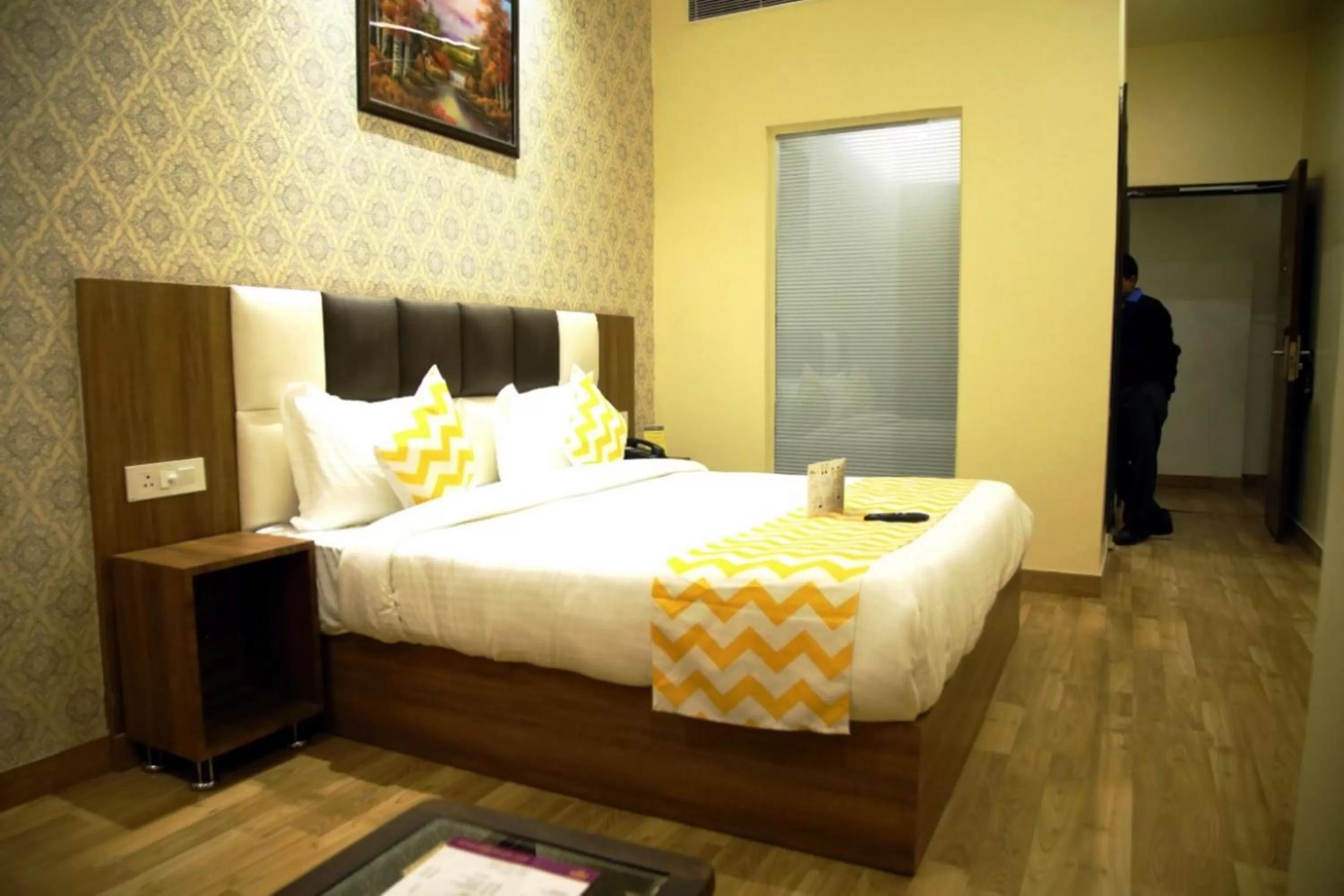 Photo of the whole room, Bed in DIEU Sallow royal suites