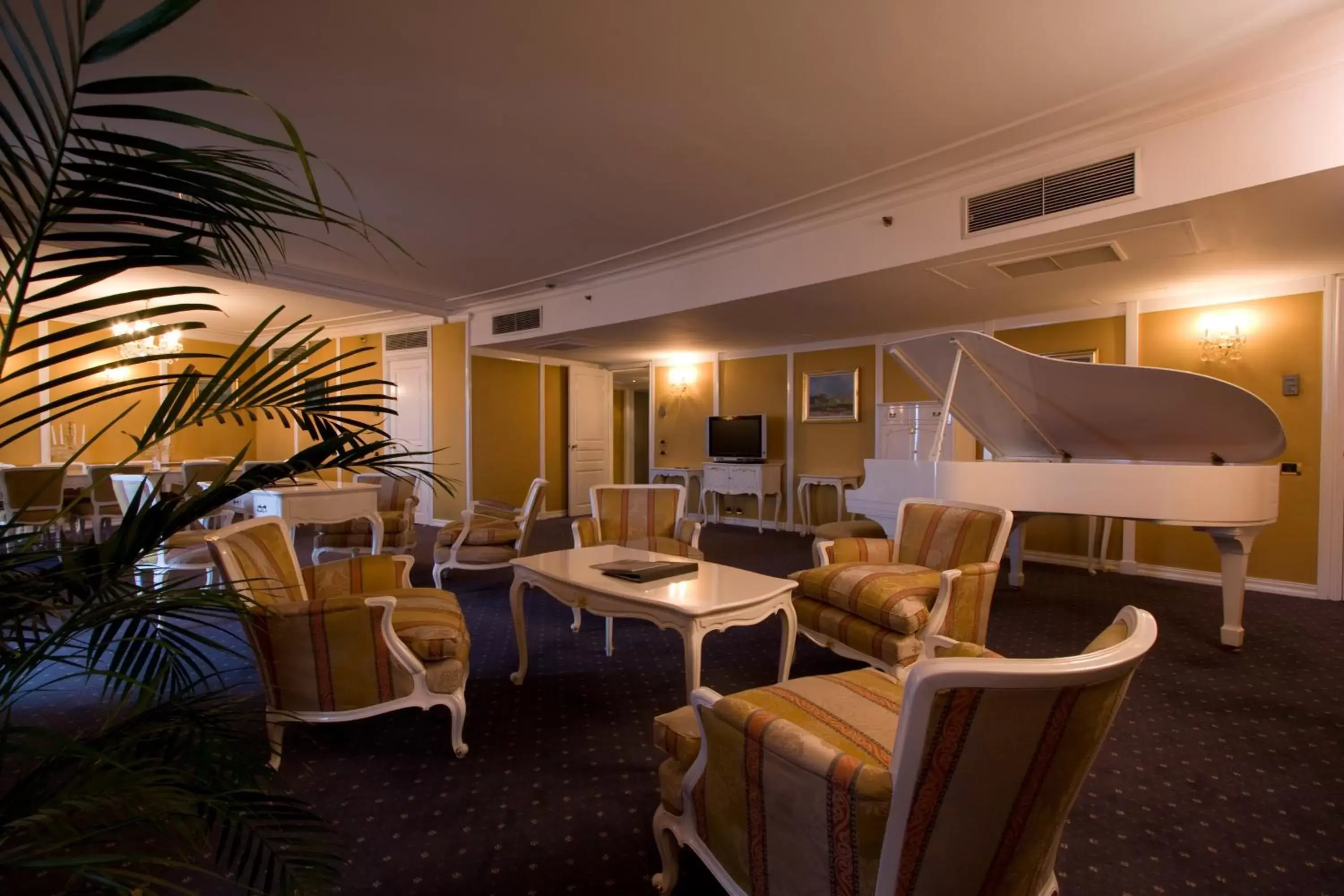 Lounge or bar, Restaurant/Places to Eat in Grand Hotel Bucharest